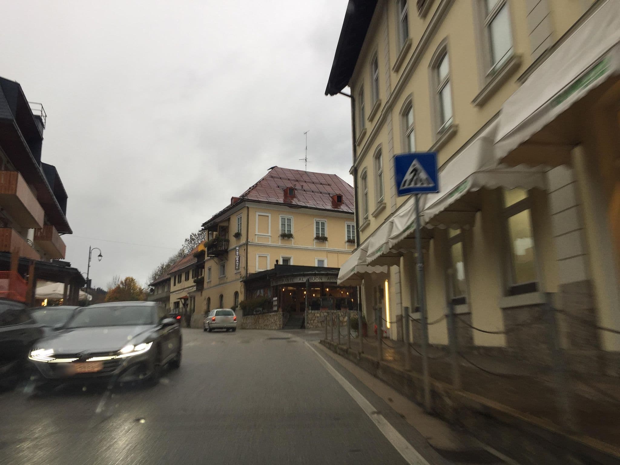 Street view near Tarvis Meuble', Tarvisio — © igorzo (CC BY-SA · Mapillary)