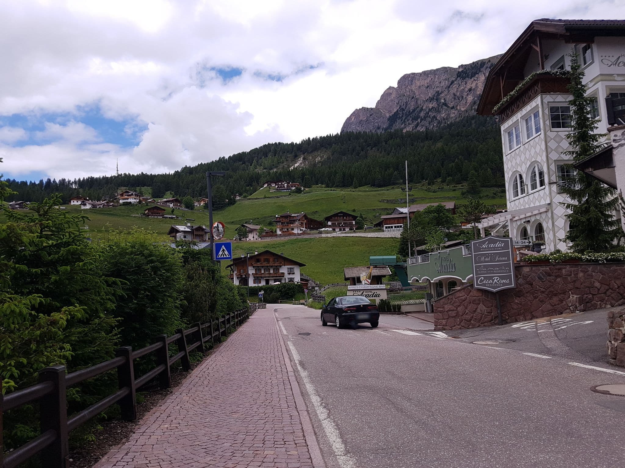 Street view near Villa Victoria, Selva
