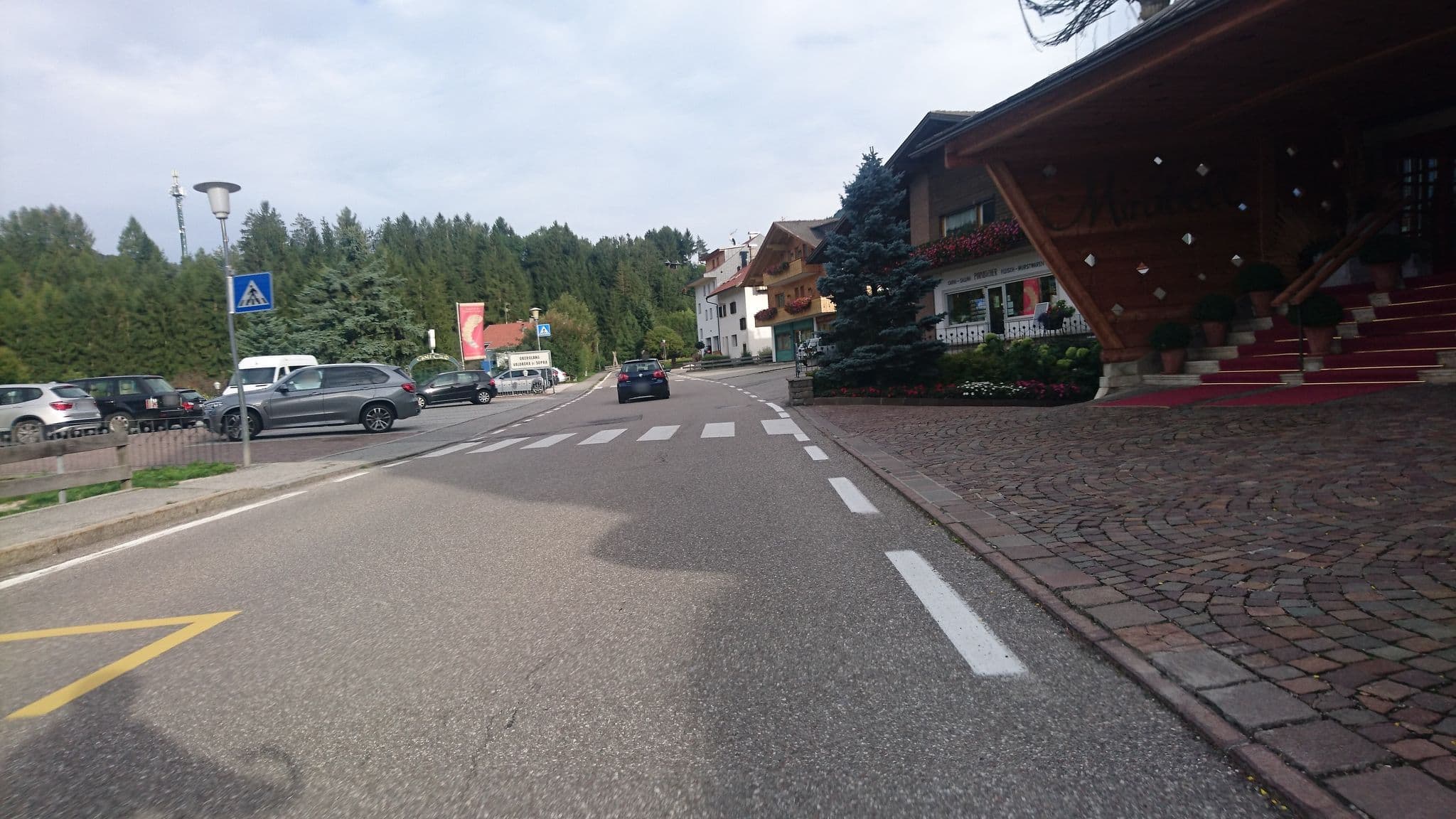Street view near Dolomiten Wellness Residenz Mirabell, Valdaora di Mezzo — © voschix (CC BY-SA · Mapillary)