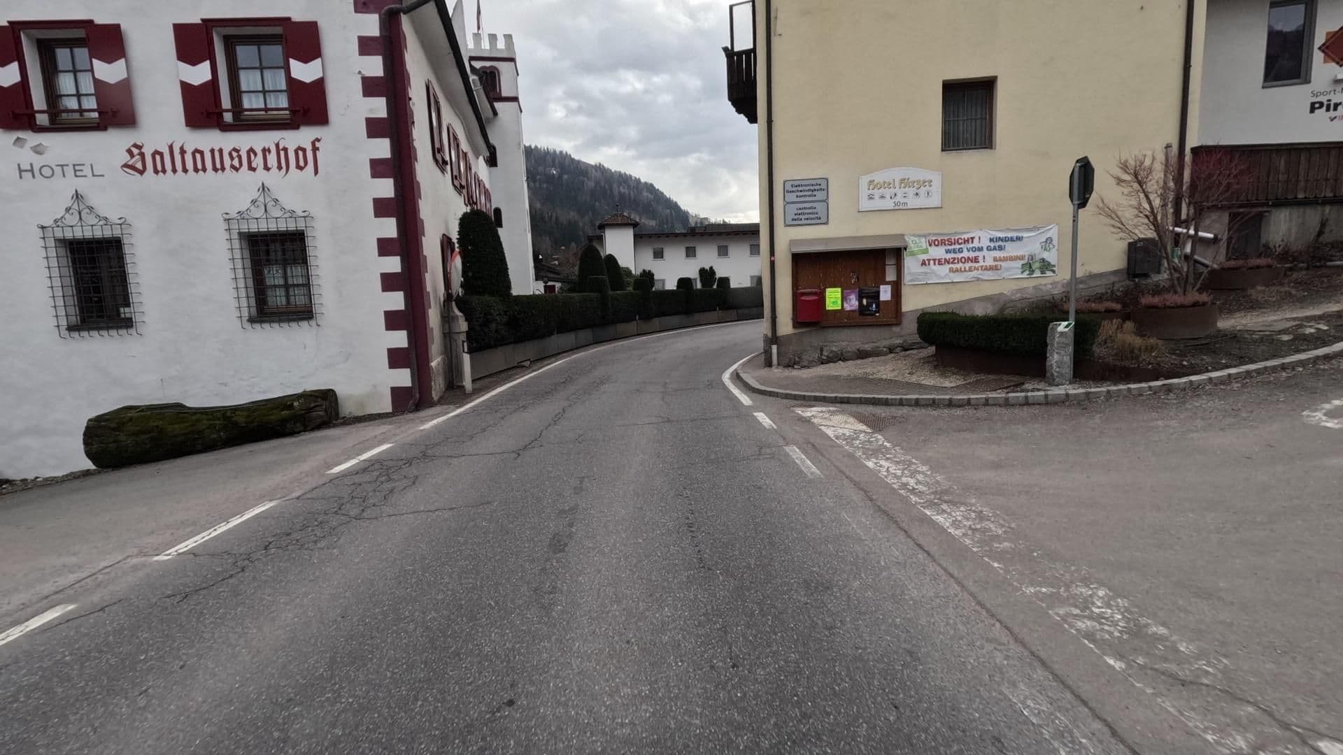 Street view near Hotel Saltauserhof, Scena - Schenna