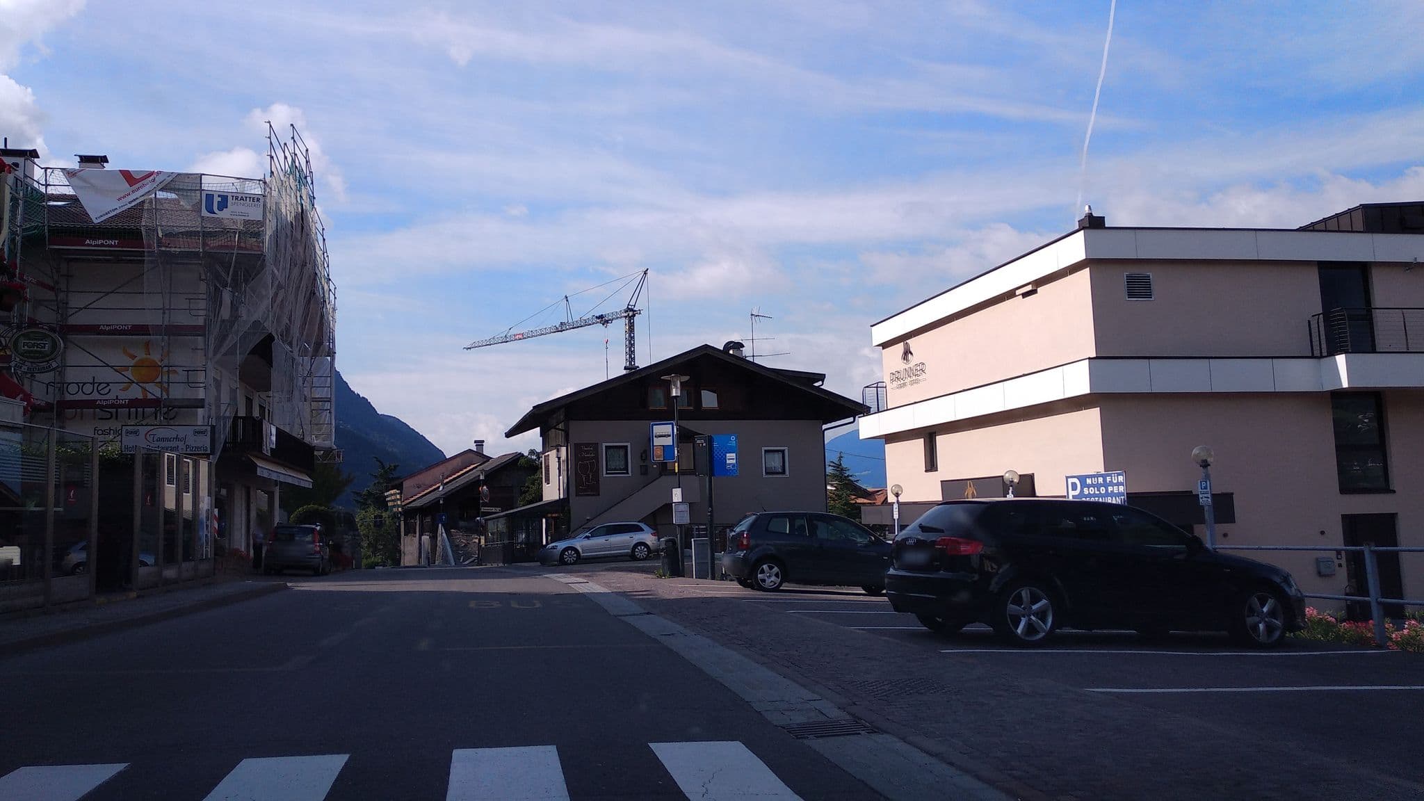 Street view near Prunner, Scena