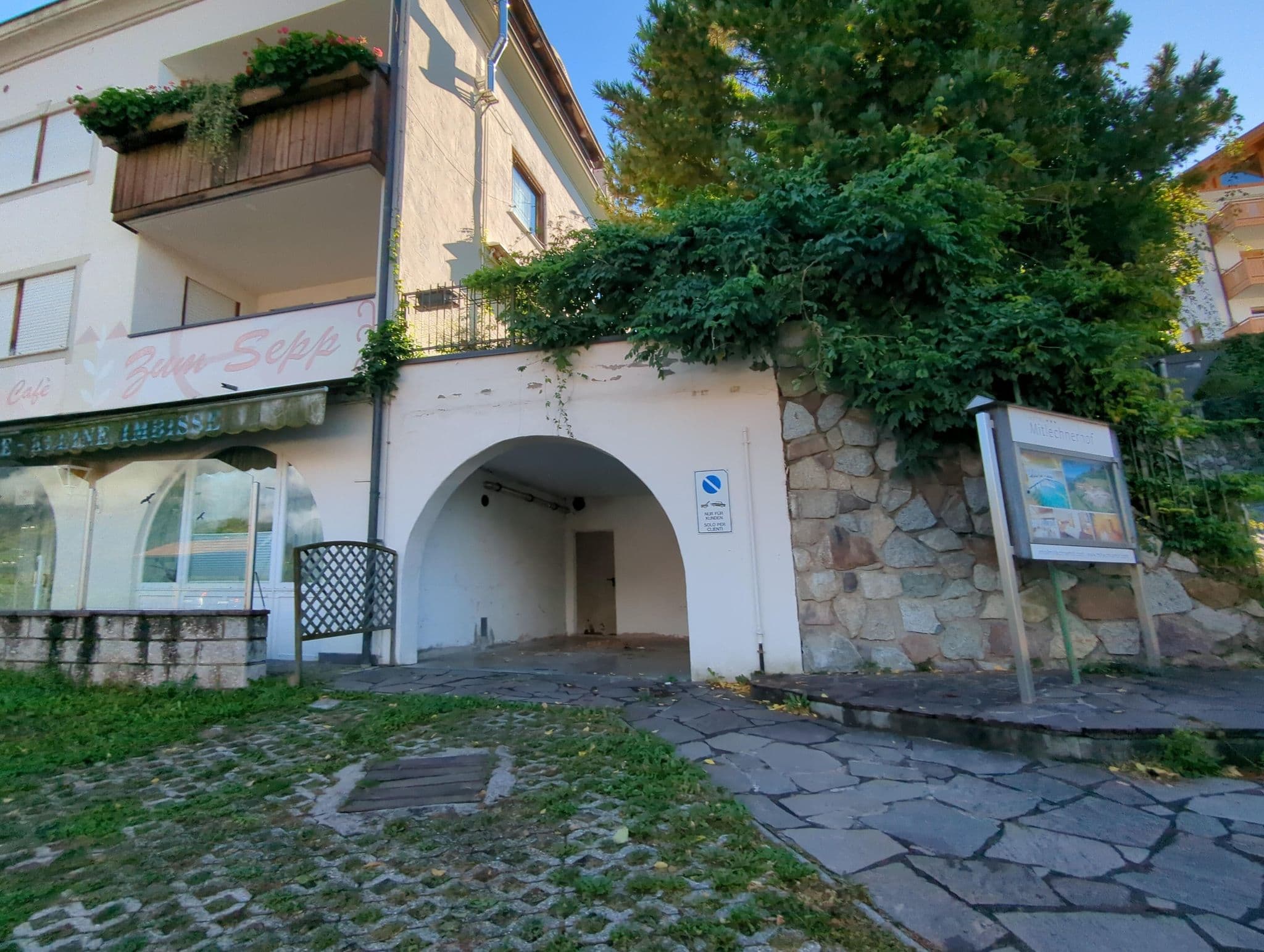 Street view near Haus Bernhard, Scena - Schenna