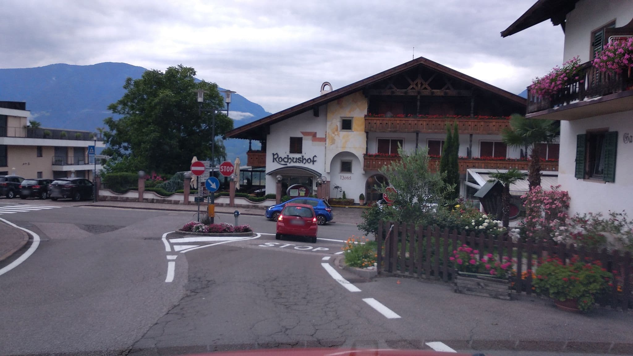 Street view near Haus Gassbauer, Scena
