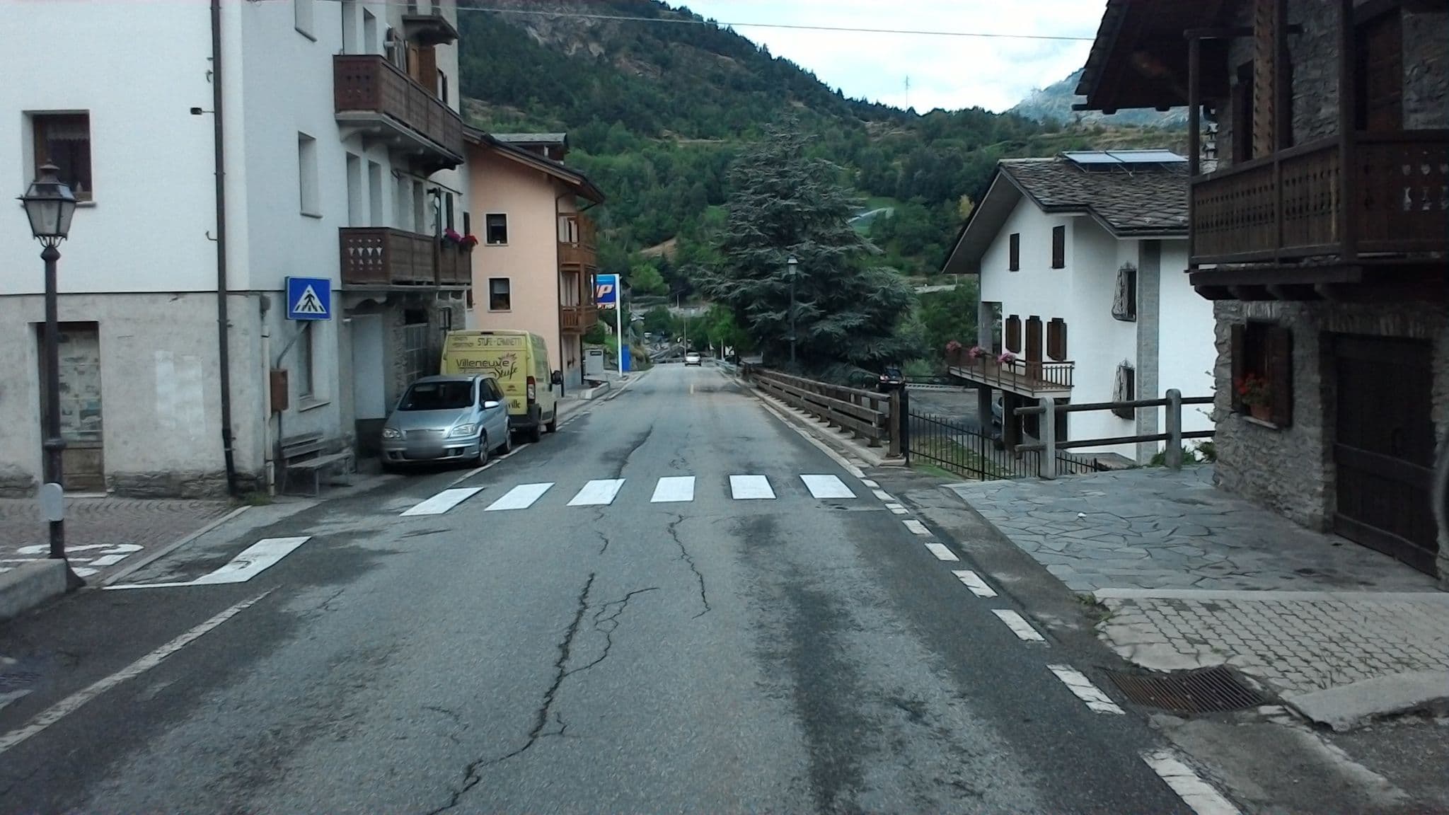 Street view near Vielles Maisons d'Introd, Saint-Pierre — © mprins (CC BY-SA · Mapillary)