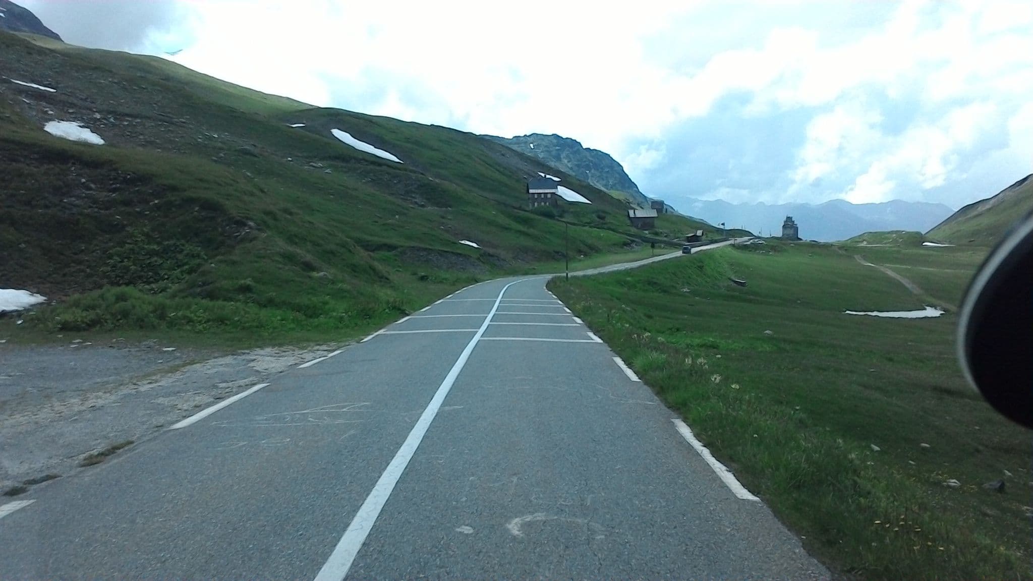 Street view near Col du Petit Saint-Bernard (Parking), Courmayeur — © mprins (CC BY-SA · Mapillary)
