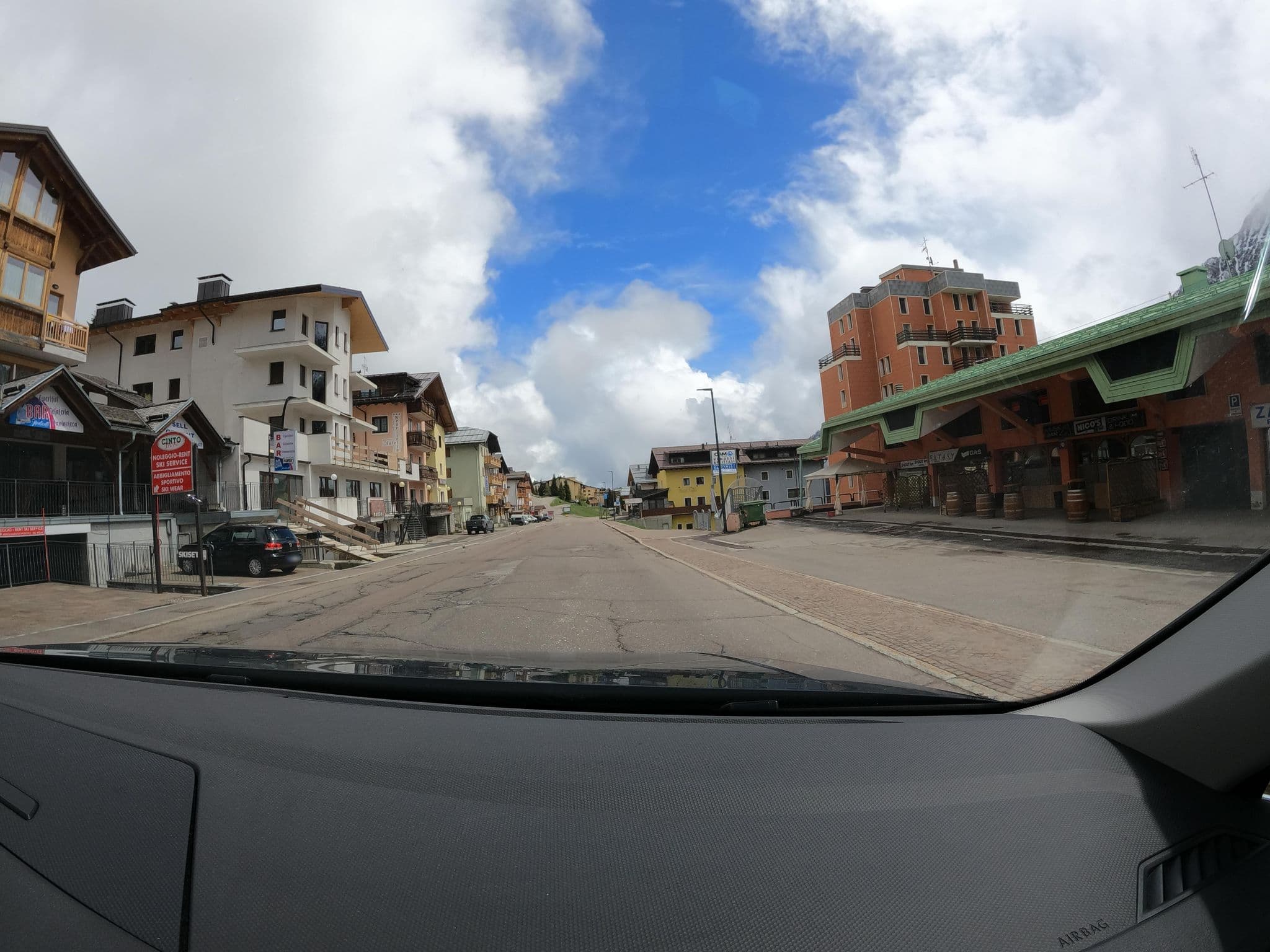 Street view near Negritella, Ponte di Legno — © borovac (CC BY-SA · Mapillary)