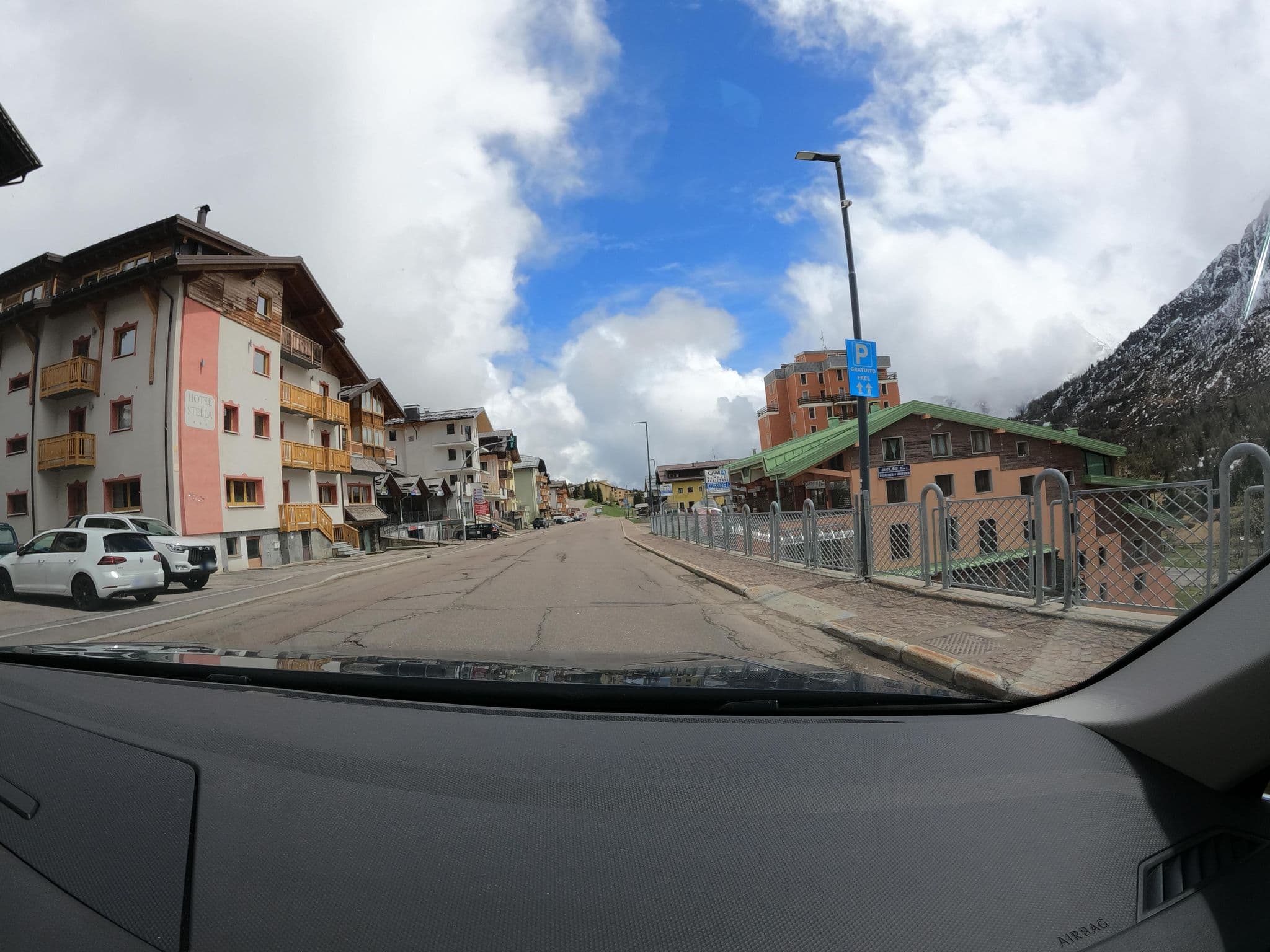 Street view near Stella, Ponte di Legno — © borovac (CC BY-SA · Mapillary)