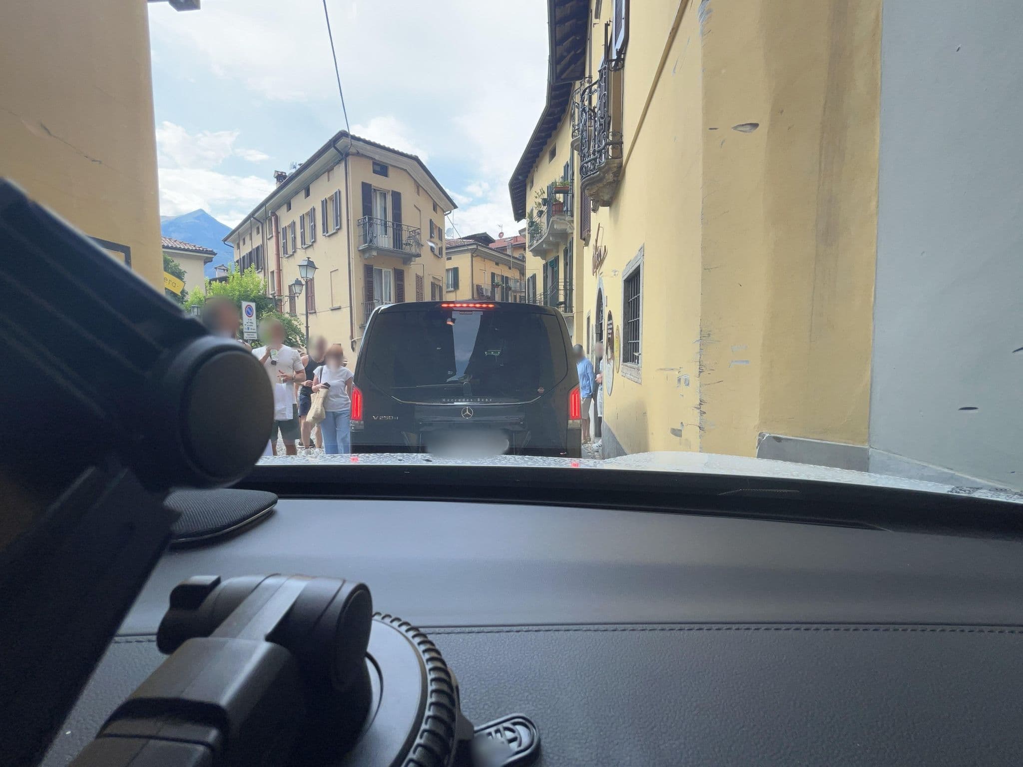 Street view near Bellagio Lodging BB MB NB, Bellagio — © lin_wang (CC BY-SA · Mapillary)