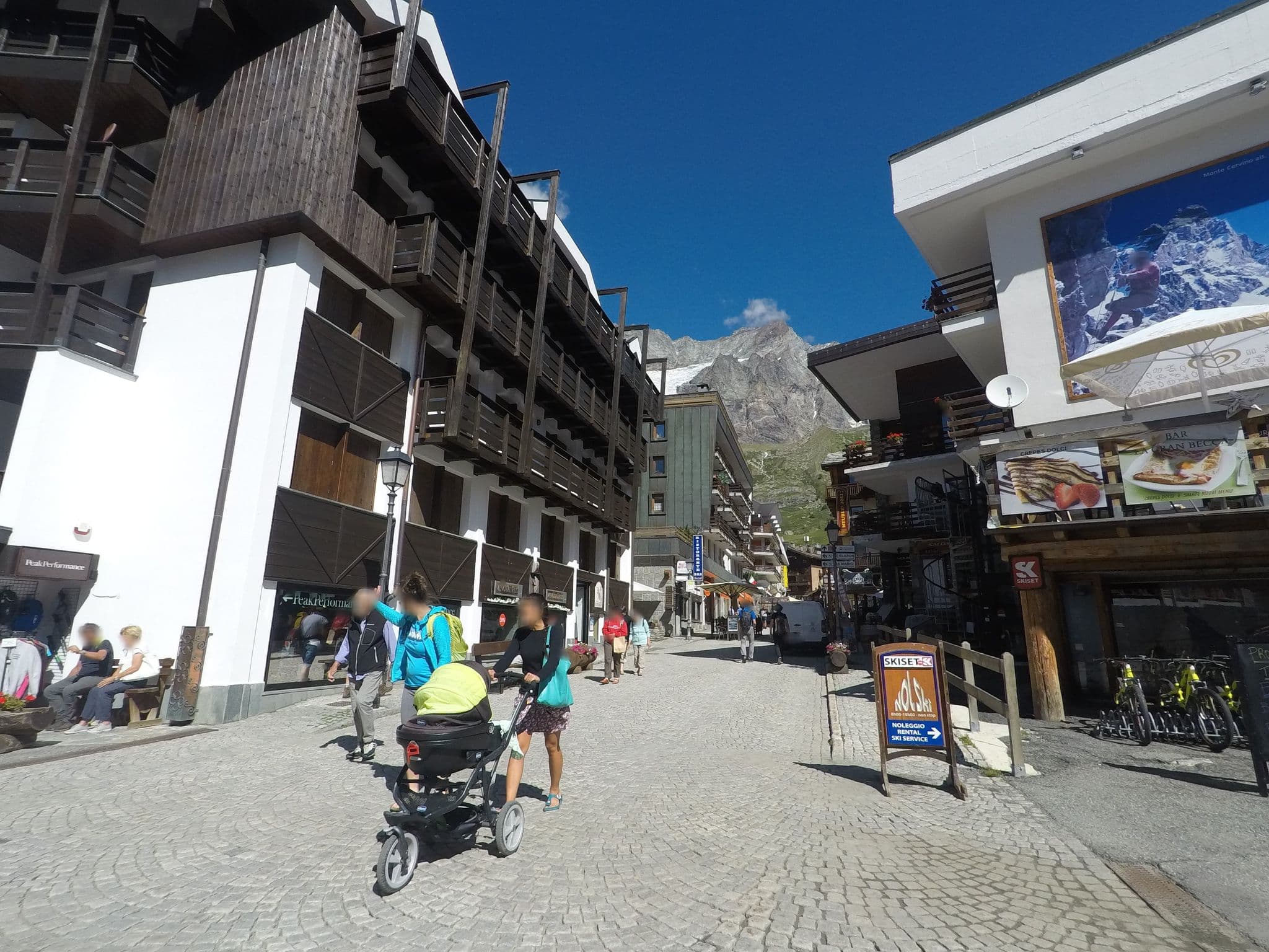 Street view near Hotel Meublé Joli, Valtournenche — © bcostacurta (CC BY-SA · Mapillary)