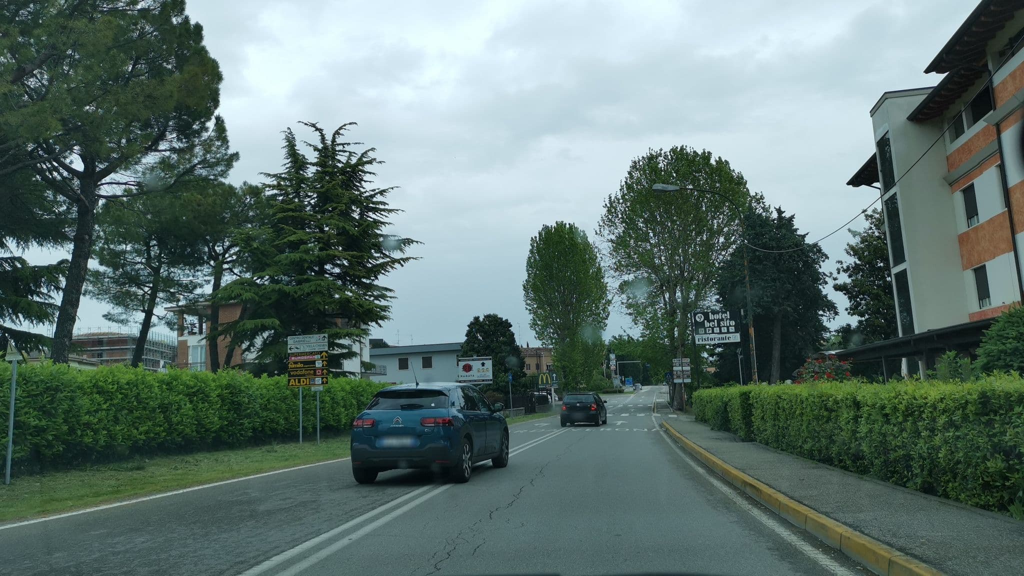 Street view near Bel sito, Peschiera del Garda — © plexi32 (CC BY-SA · Mapillary)