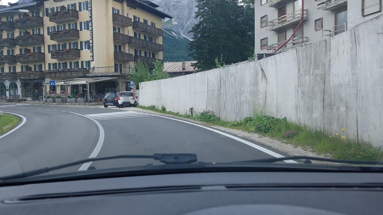 Street view near Hotel Tofana Cortina, Cortina d'Ampezzo — © mik007 (CC BY-SA · Mapillary)