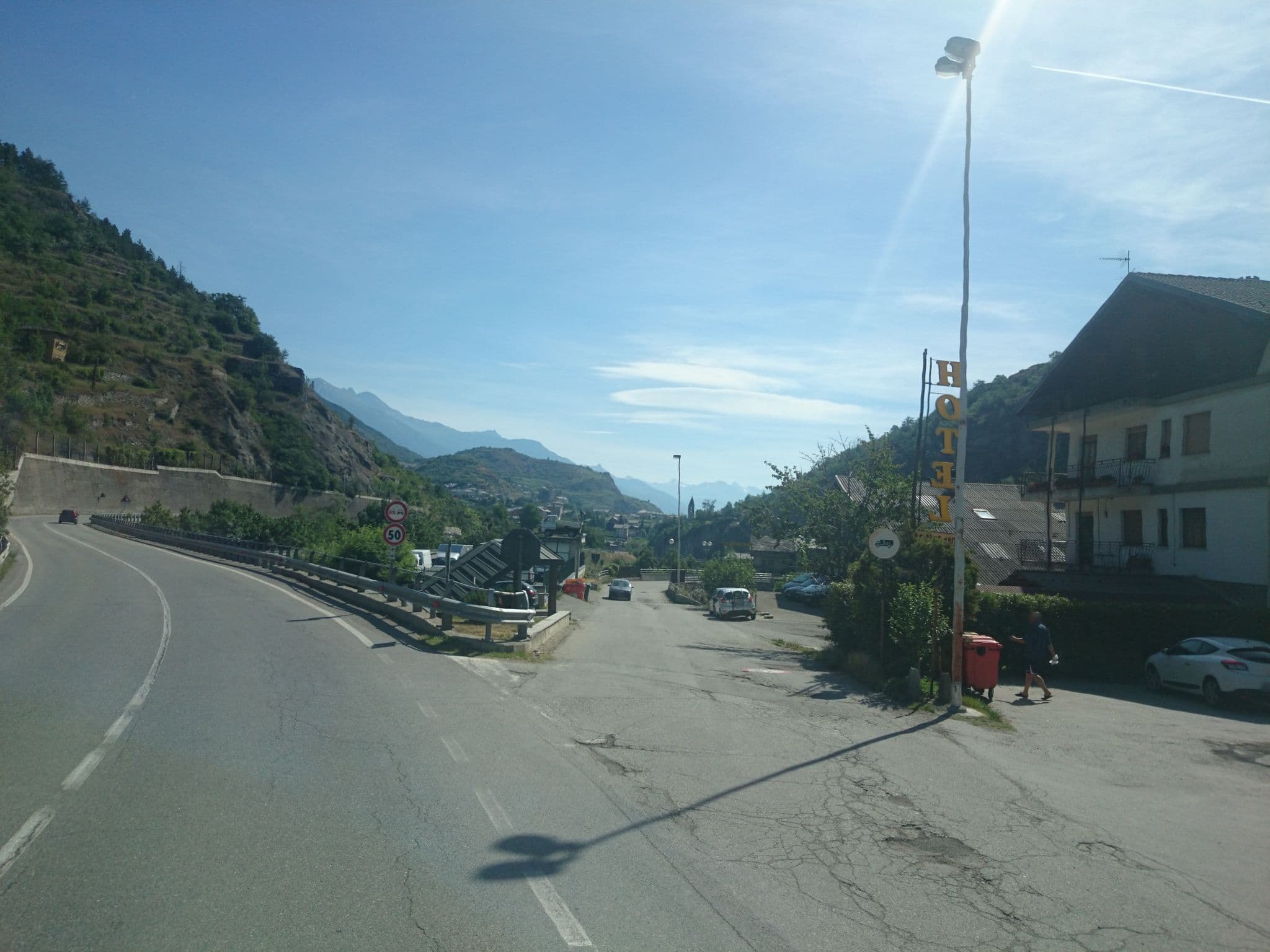 Street view near les roses, Saint-Pierre — © peterneubauer (CC BY-SA · Mapillary)