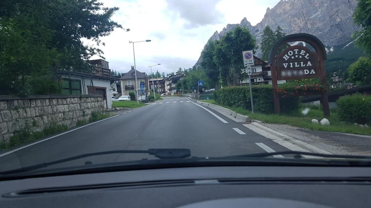 Street view near Hotel Villa Nevada, Cortina d'Ampezzo — © mik007 (CC BY-SA · Mapillary)