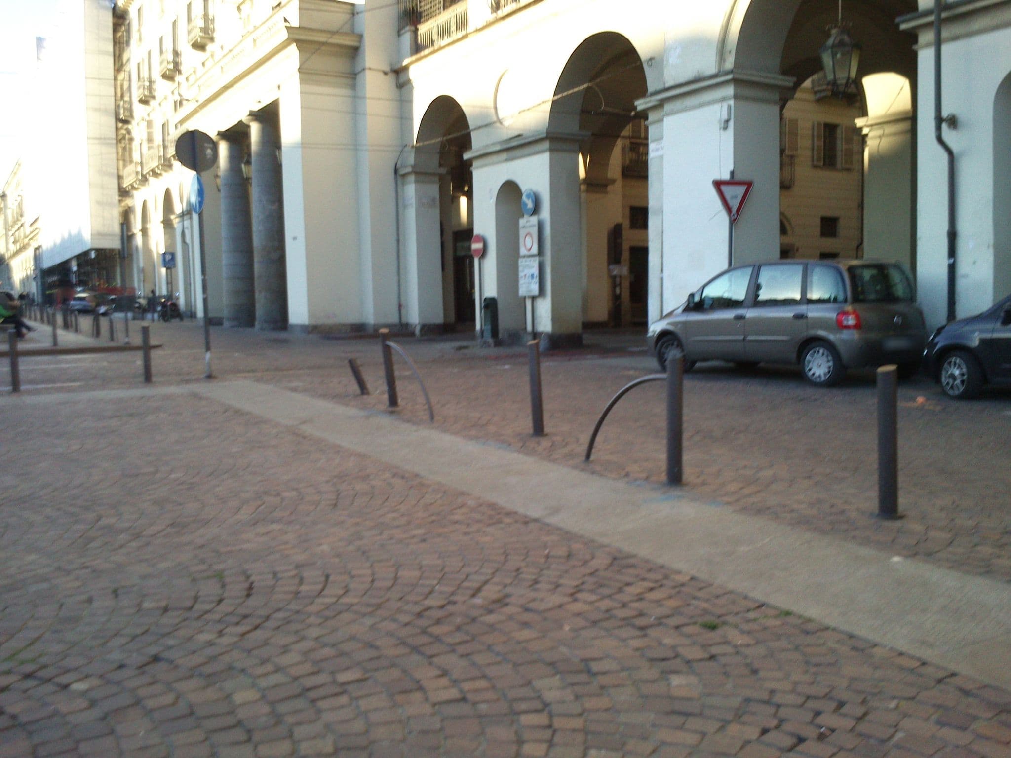 Street view near Vittorio 21, Circoiscrizione I — © federicof (CC BY-SA · Mapillary)