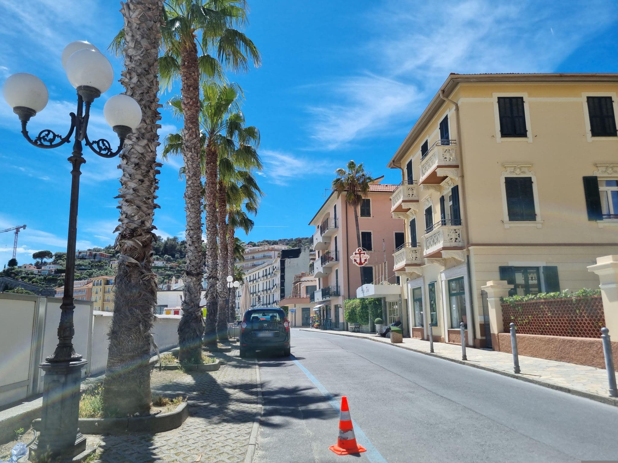 Street view near Lorenza sul Mare, Diano Marina — © Yha1 (CC BY-SA · Mapillary)