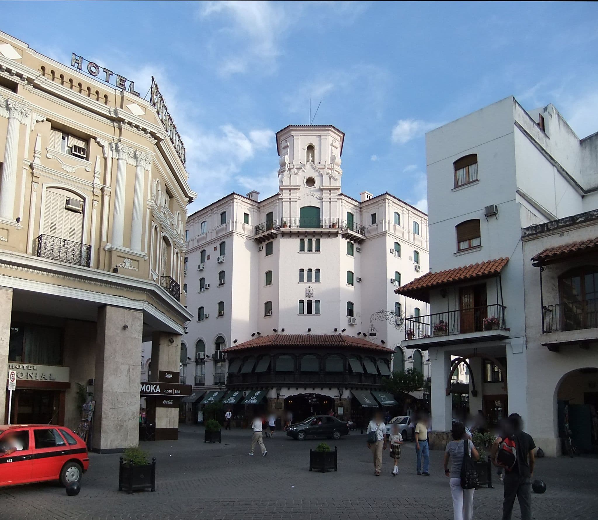 Street view near Hotel Victoria Plaza, Salta — © voschix (CC BY-SA · Mapillary)