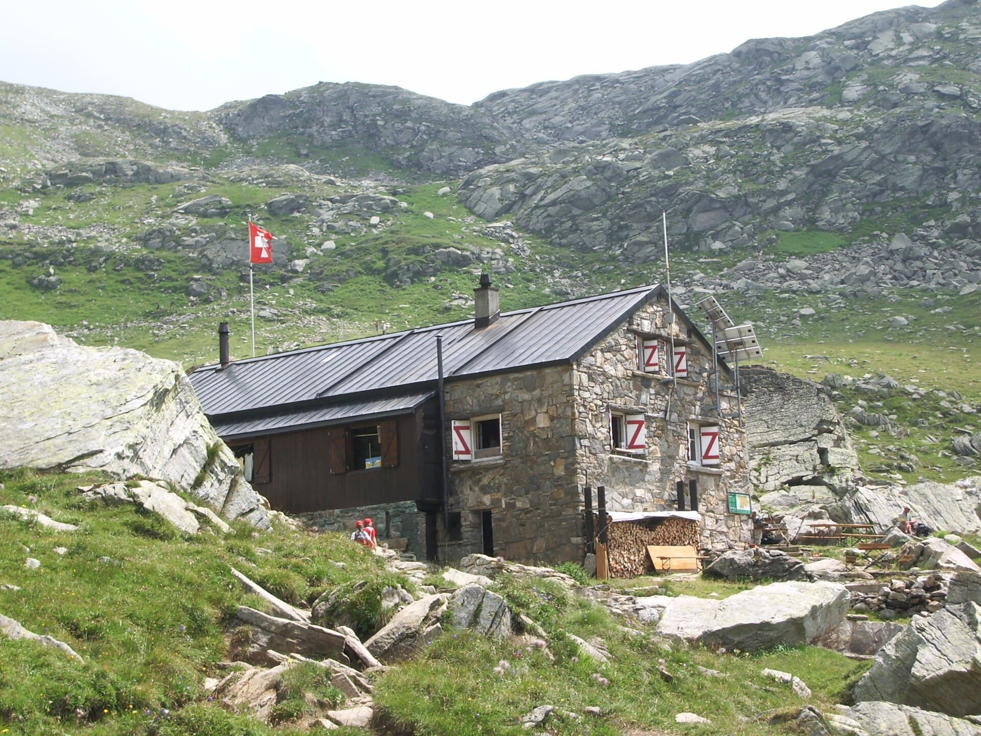 Binntalhütte (via Wikimedia Commons, CC BY-SA 3.0)