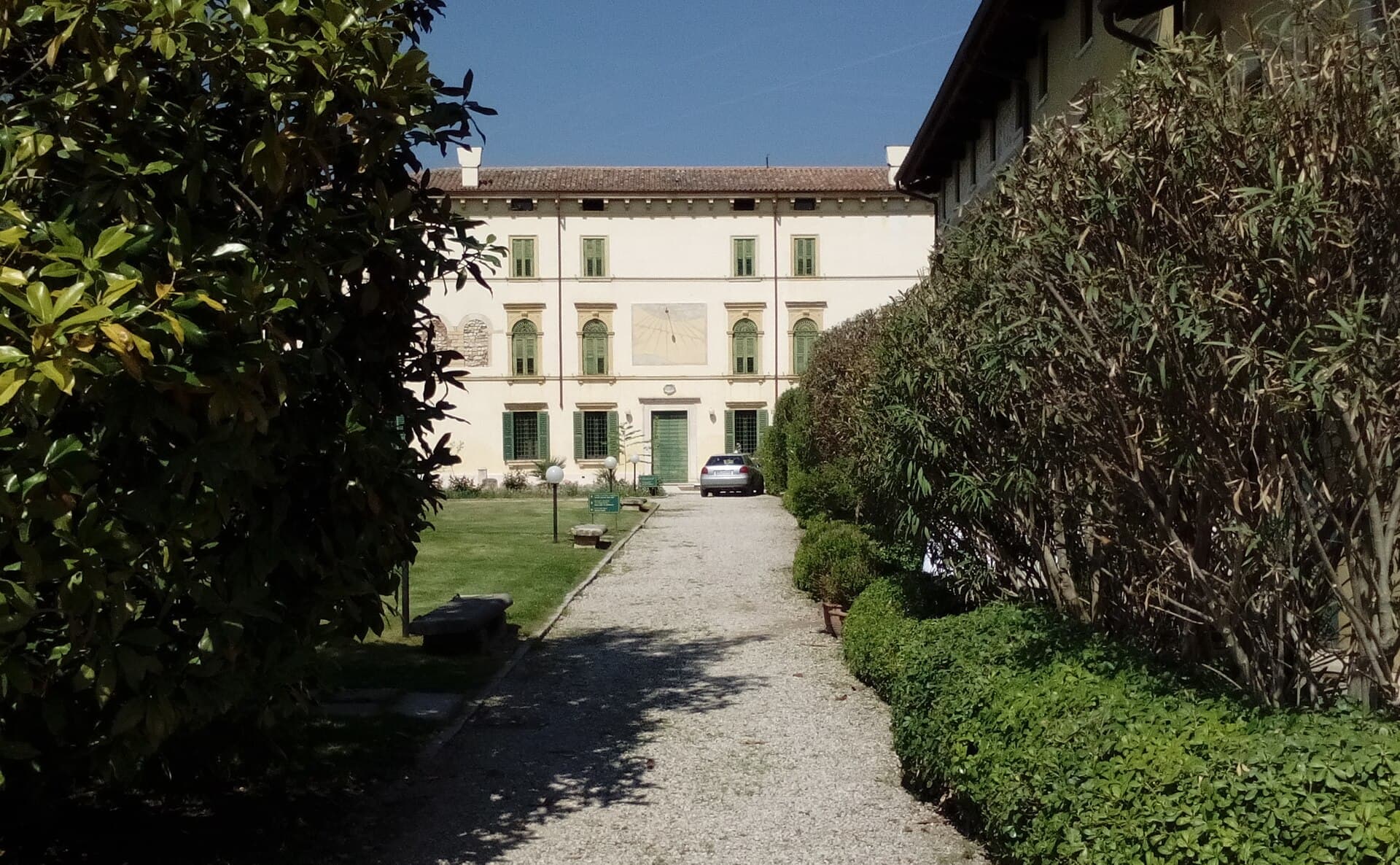 Hotel Villa del Quar (via Wikimedia Commons, CC BY-SA 4.0)