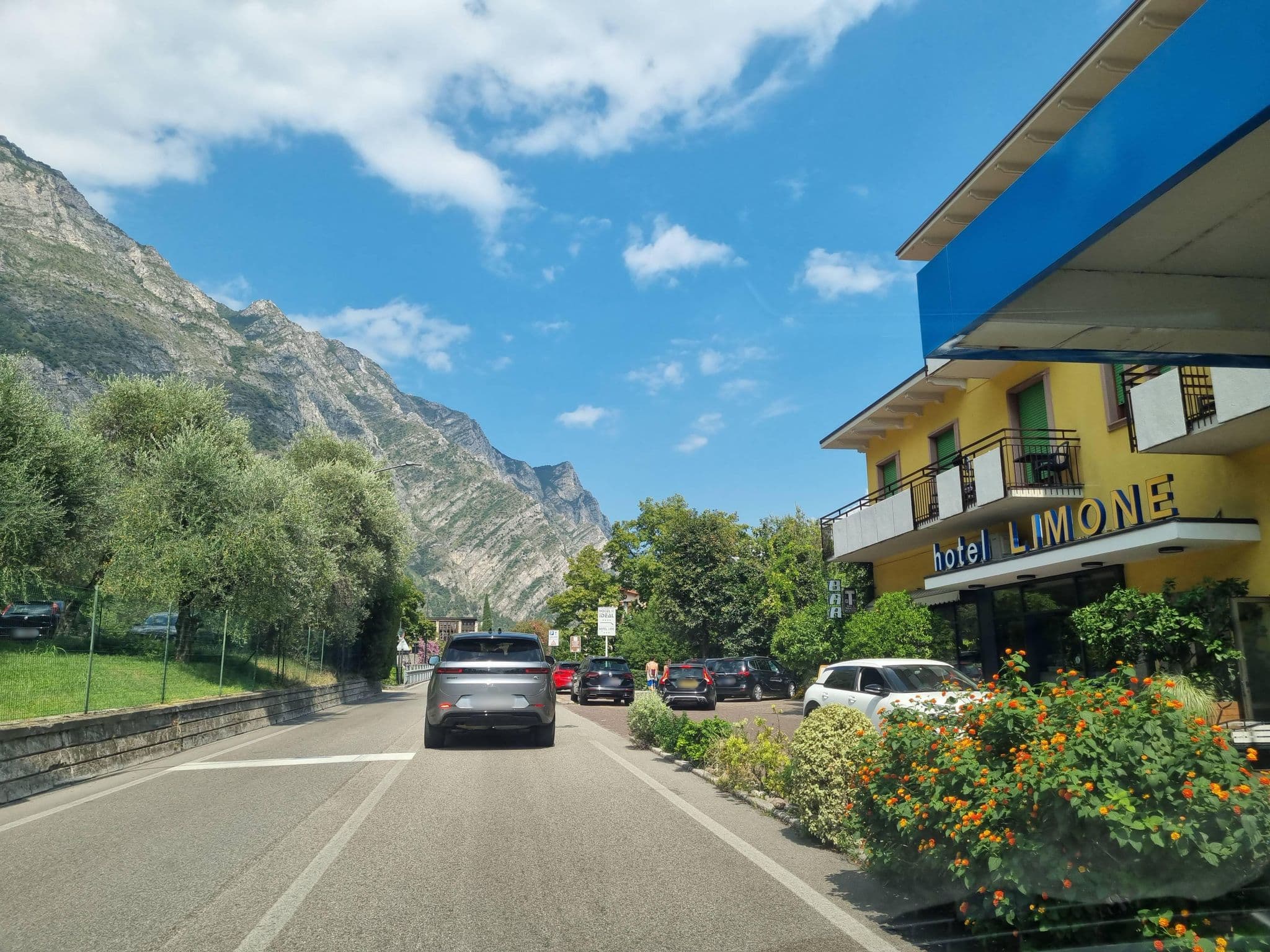 Street view near Hotel Limone, Limone sul Garda — © dsmm (CC BY-SA · Mapillary)