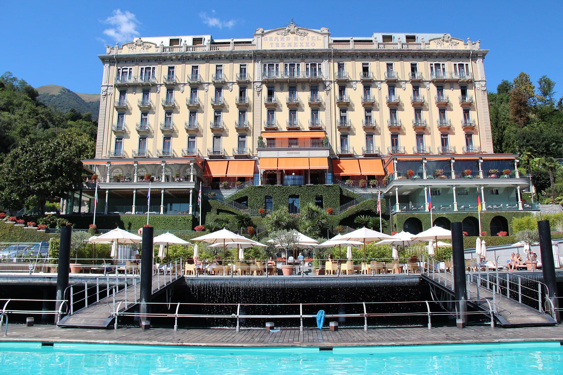 Grand Hotel Tremezzo (via Wikimedia Commons, CC BY-SA 3.0)