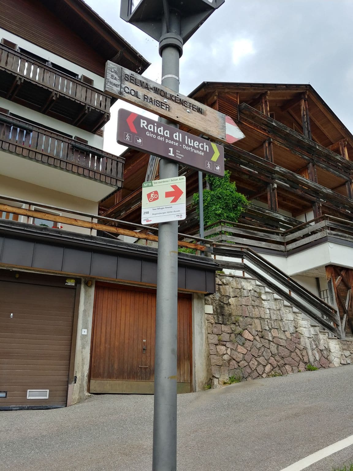 Street view near Appartments Elisabeth, Santa Cristina Valgardena — © highlander (CC BY-SA · Mapillary)