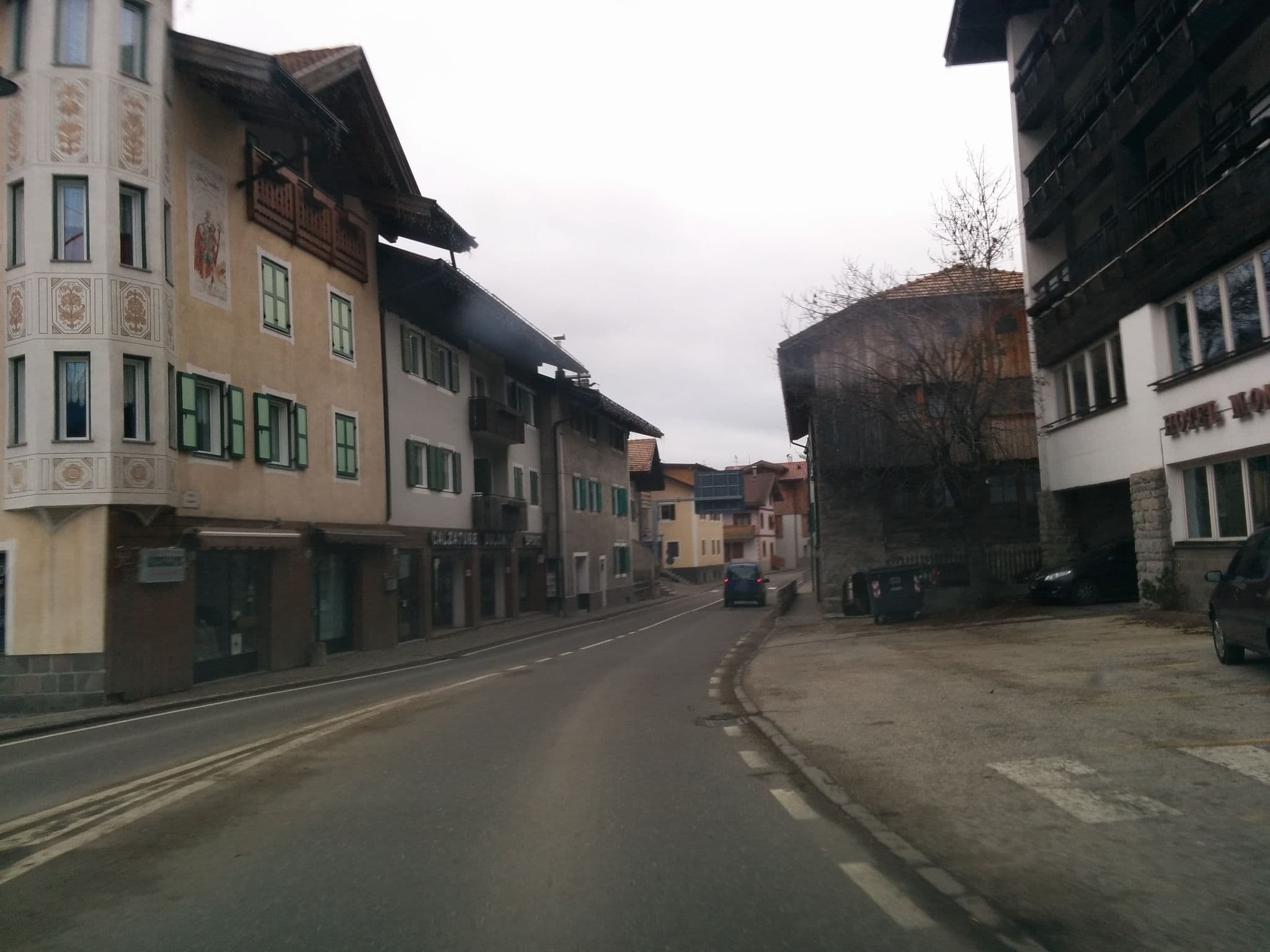Street view near Hotel Monzoni, Pozza di Fassa — © napo (CC BY-SA · Mapillary)