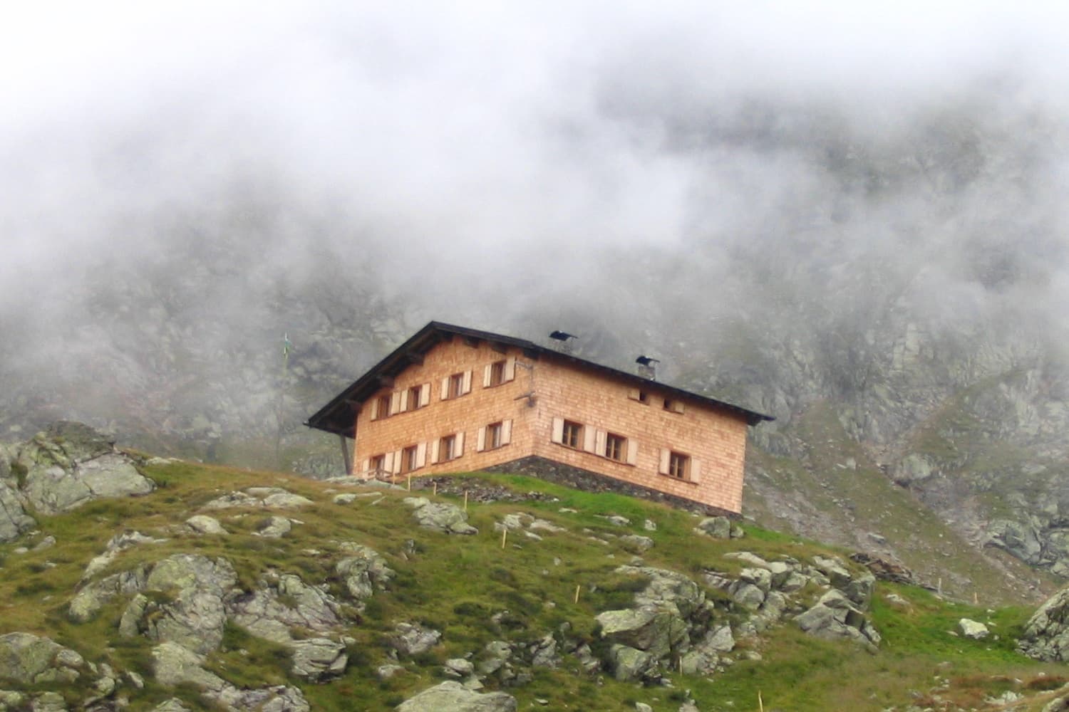 Tiefrastenhütte (via Wikimedia Commons, CC BY-SA 3.0)