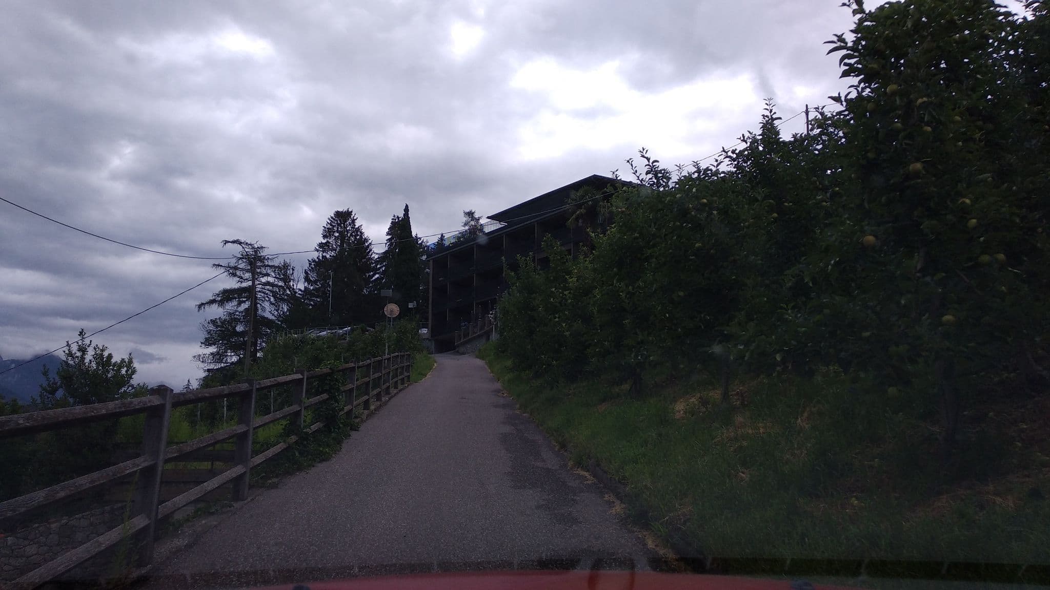 Street view near Haus Rainer, Scena
