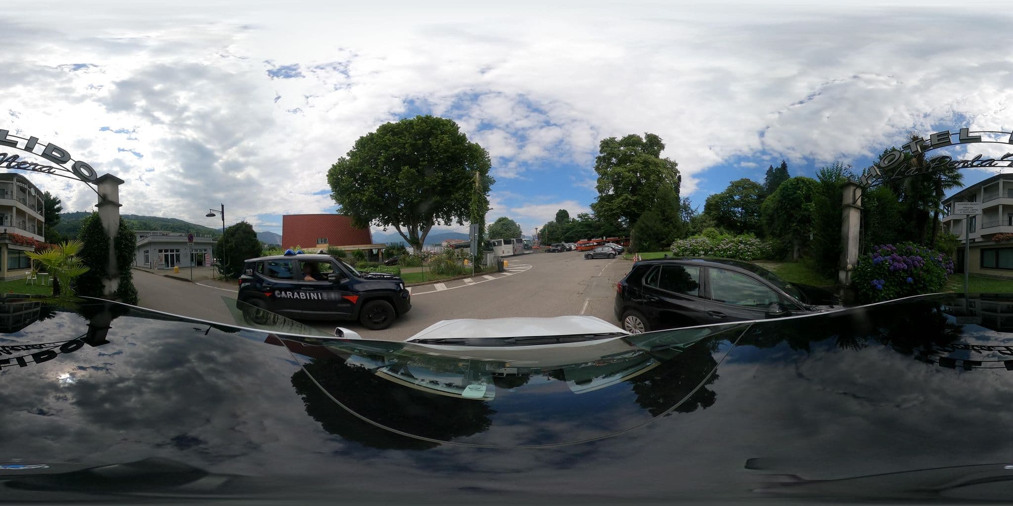 Street view near La Perla Nera, Stresa — © peterleth (CC BY-SA · Mapillary)
