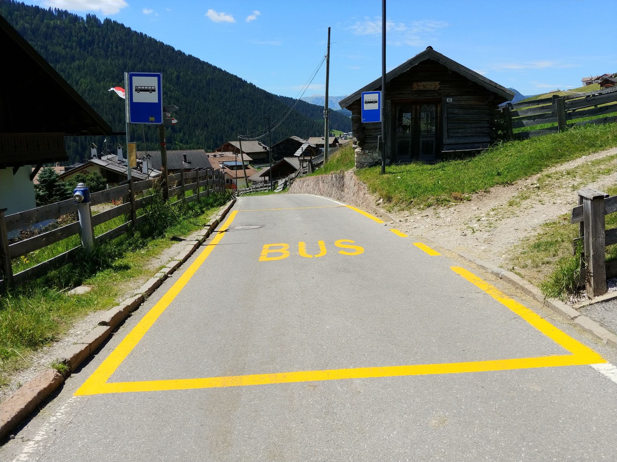 Street view near Cunfolia, Selva