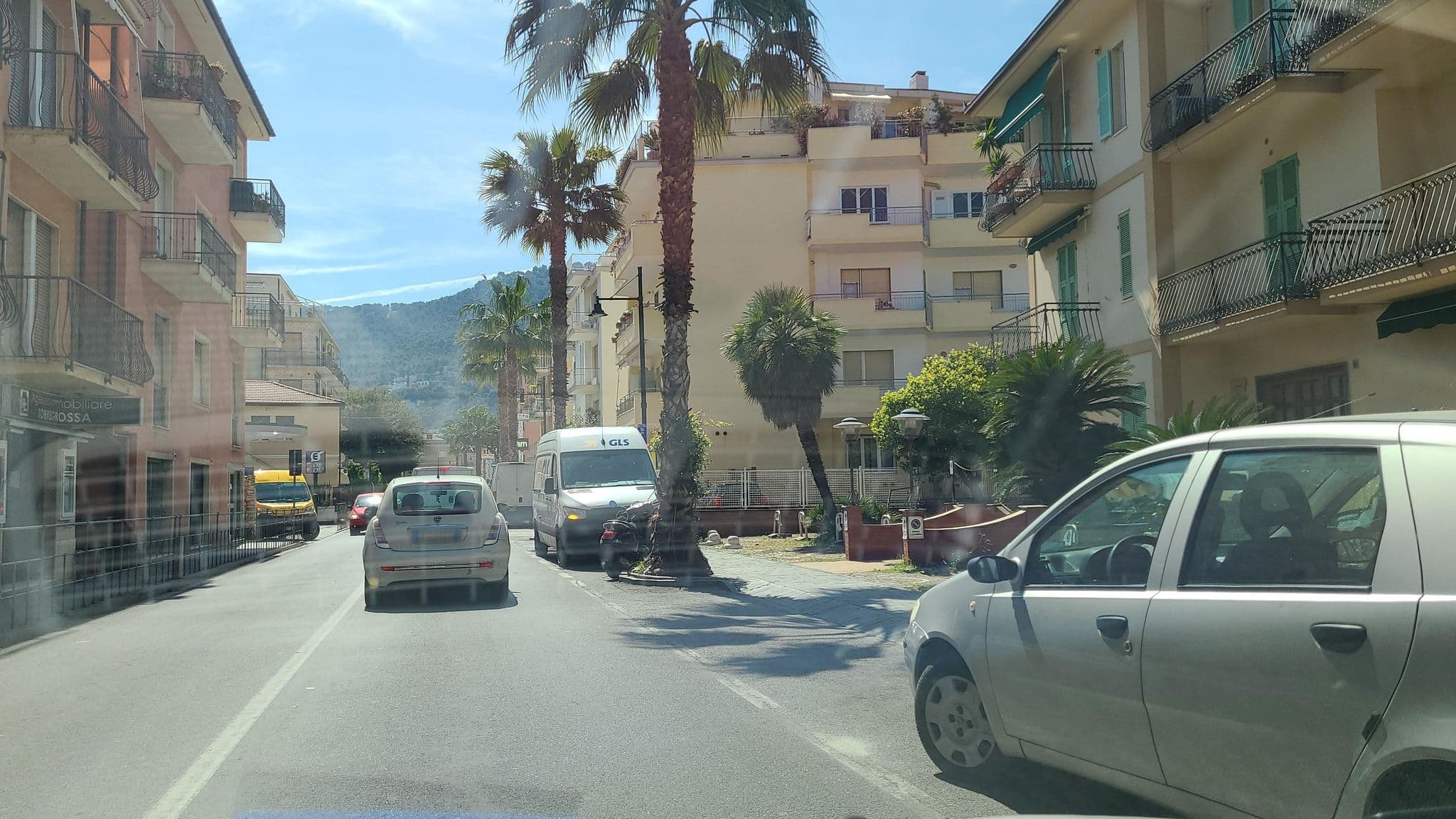 Street view near Hotel Gilda, Laigueglia — © chrisbeddow (CC BY-SA · Mapillary)