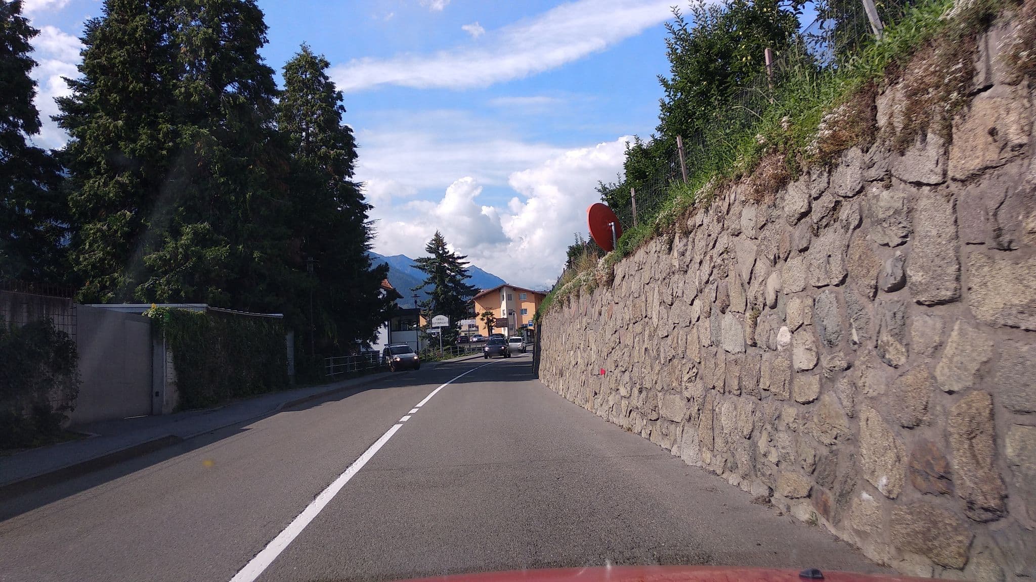 Street view near Villa Alvarium 1, Scena