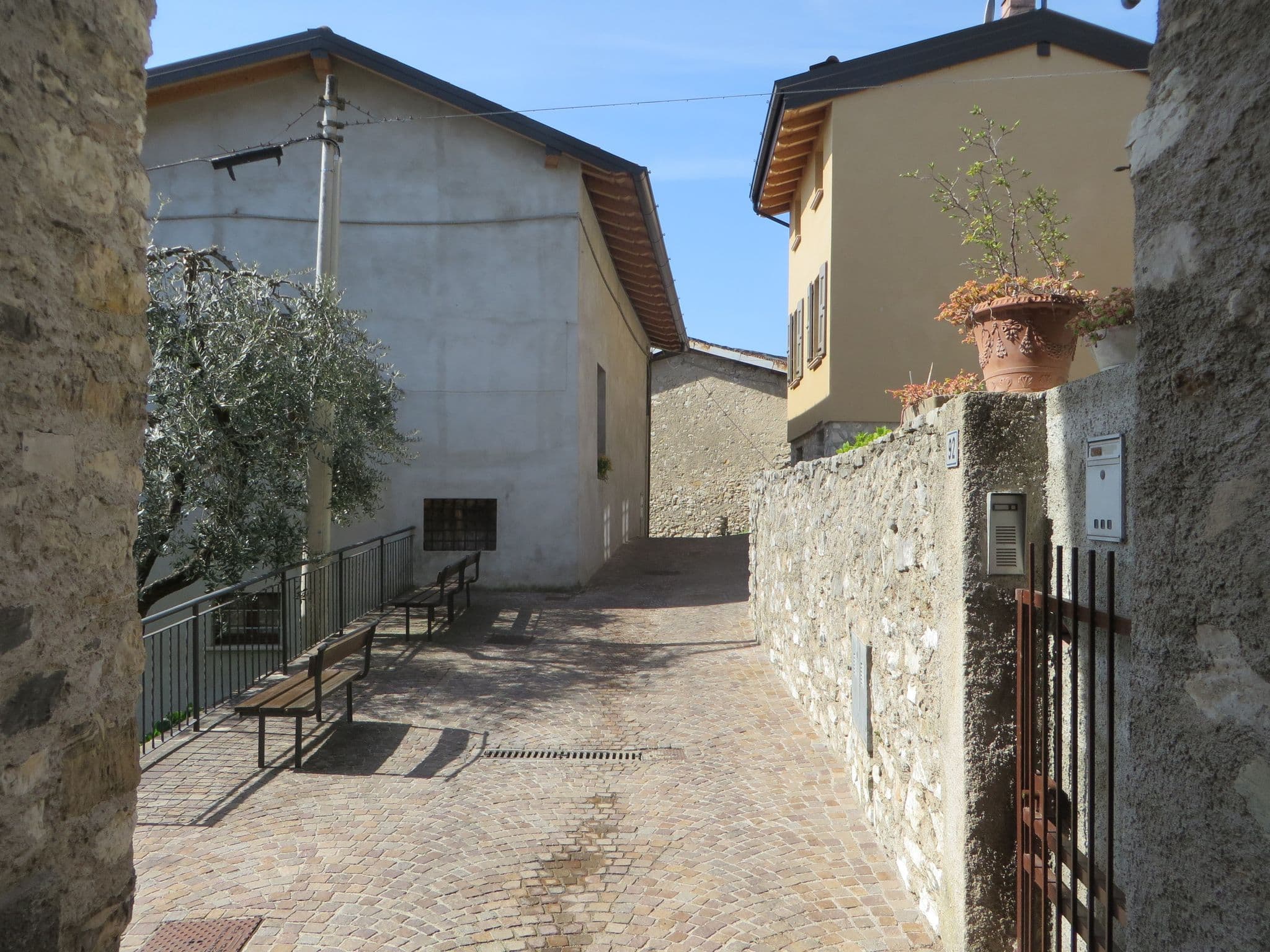 Street view near Casa Italo, Gardone Riviera — © lary_fede (CC BY-SA · Mapillary)