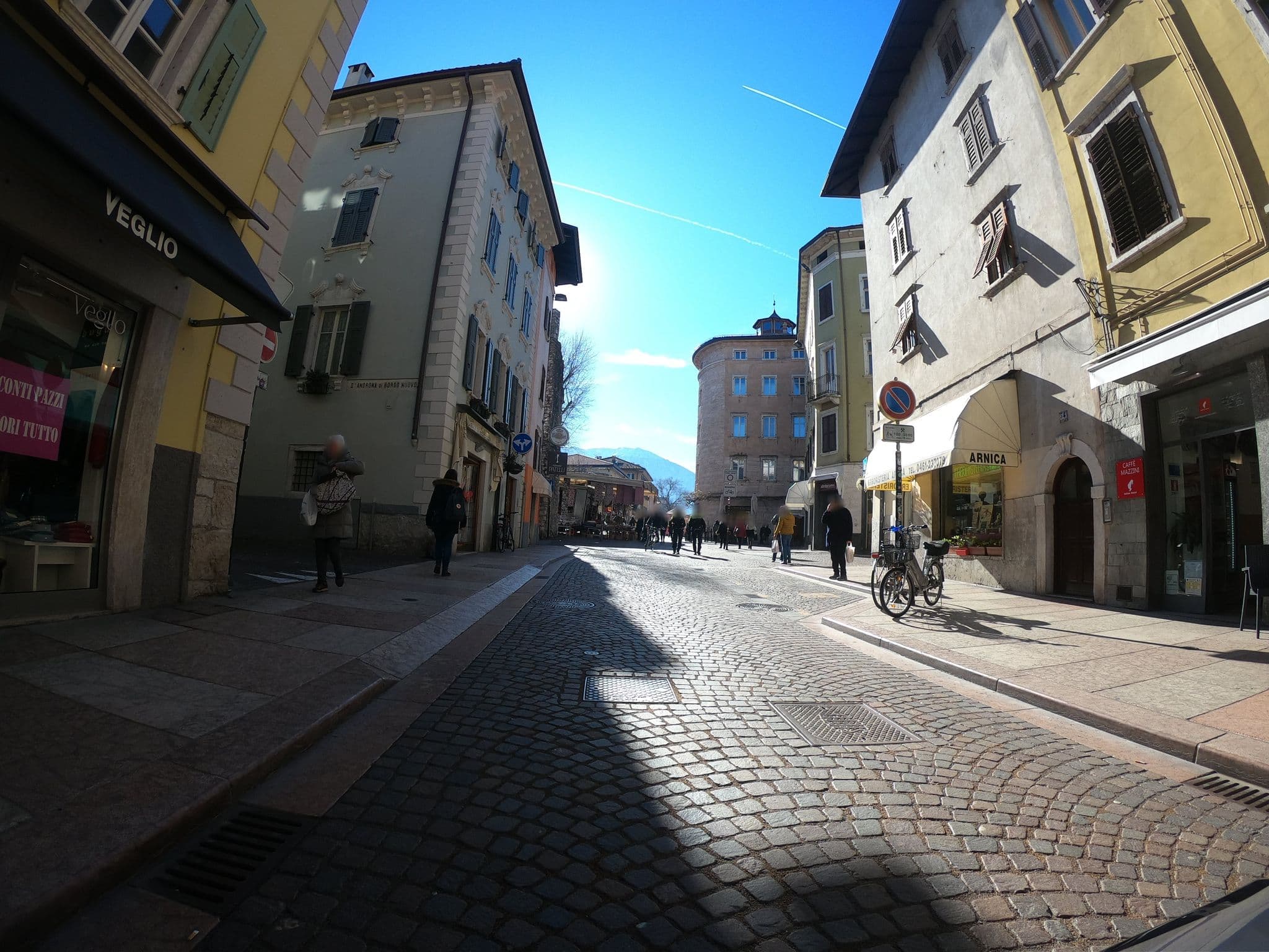 Street view near yugogo, Trento — © chrisbeddow (CC BY-SA · Mapillary)