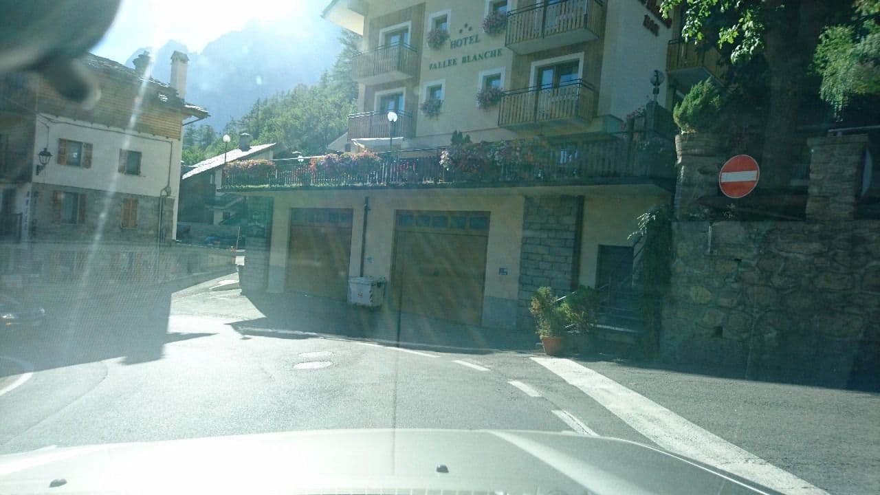 Street view near Hotel Joli, Courmayeur — © voschix (CC BY-SA · Mapillary)