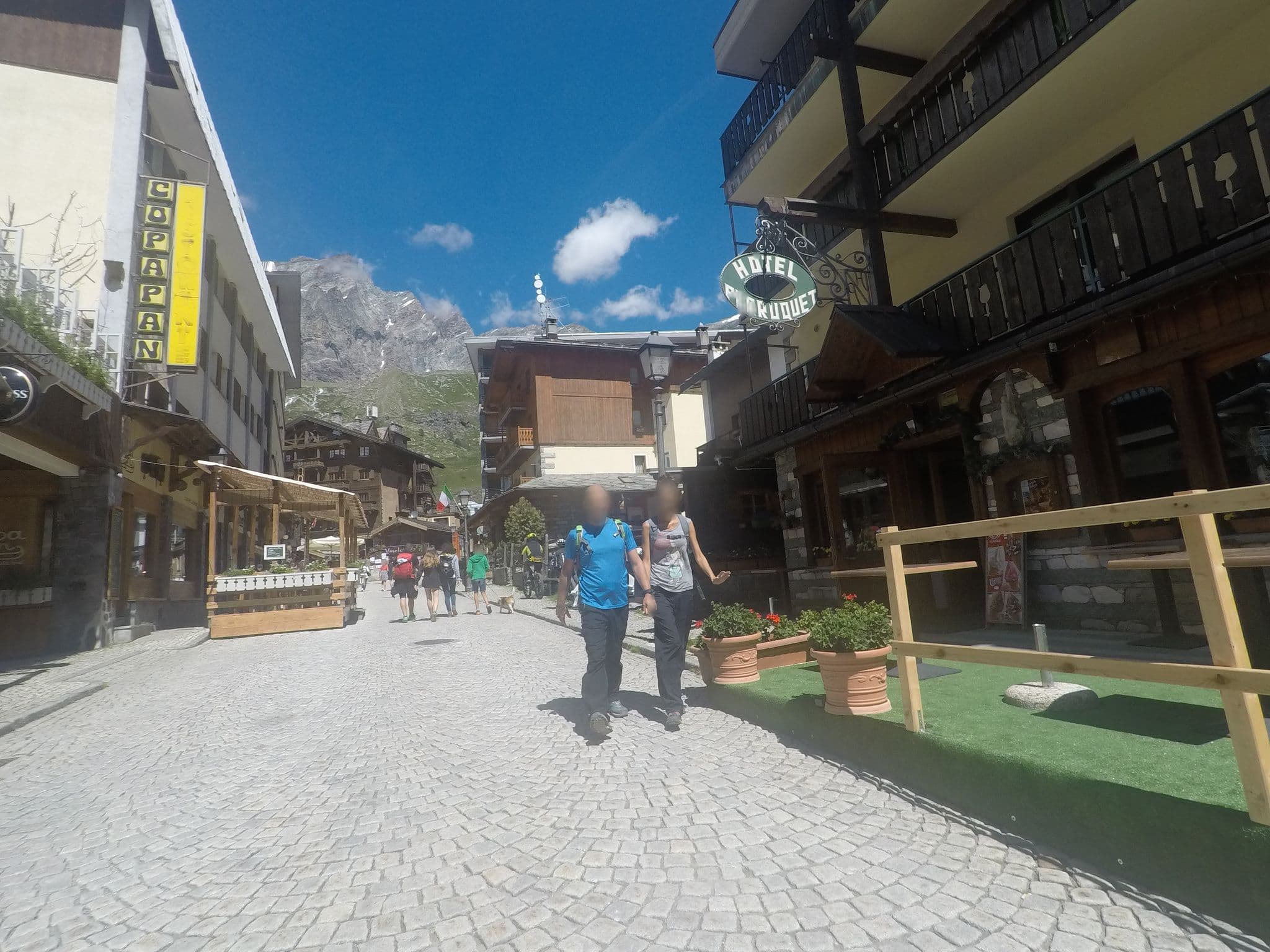 Street view near Hotel Perruquet, Valtournenche — © bcostacurta (CC BY-SA · Mapillary)