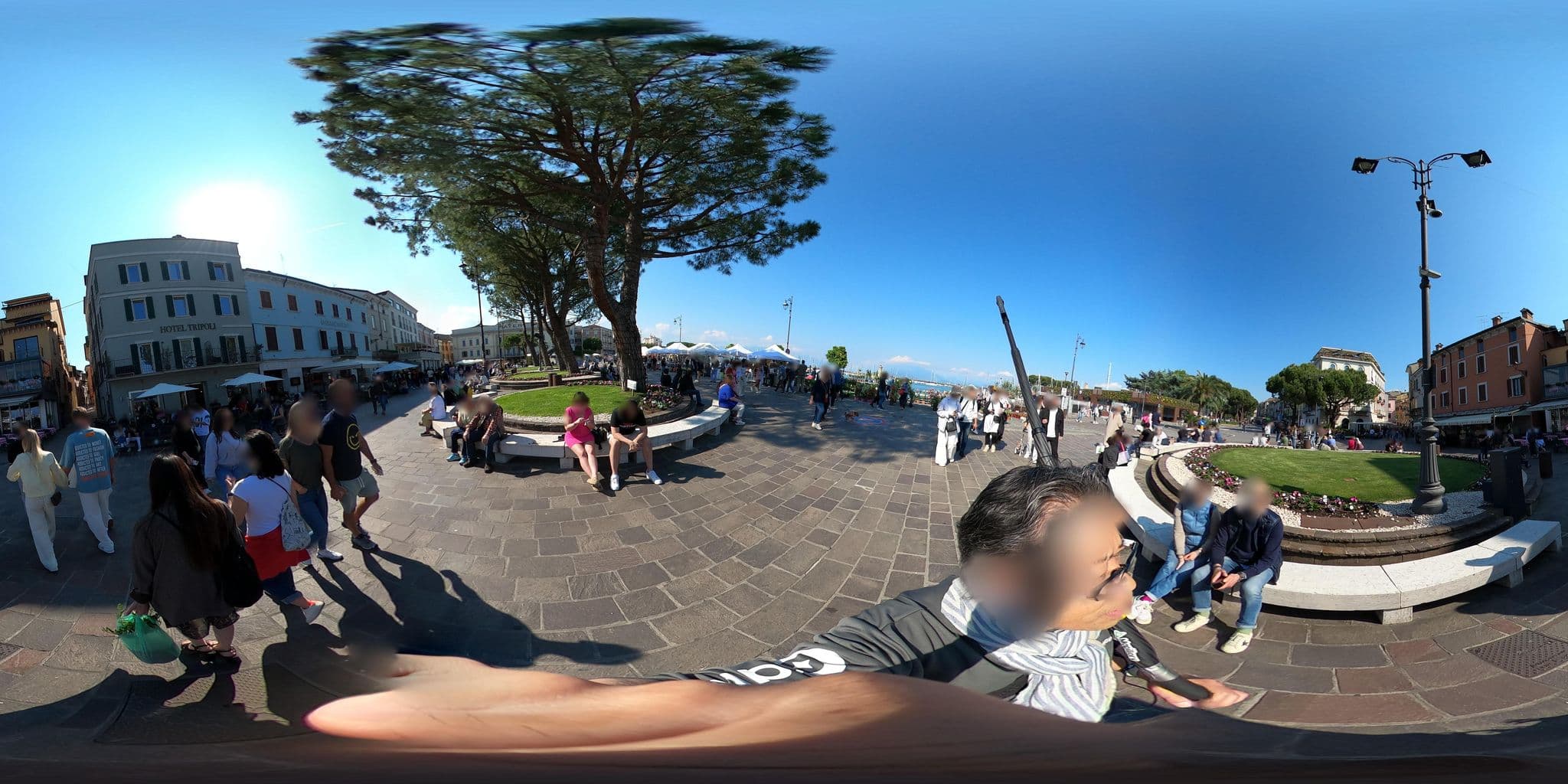 Street view near Hotel Tripoli, Desenzano del Garda — © mapconcierge (CC BY-SA · Mapillary)