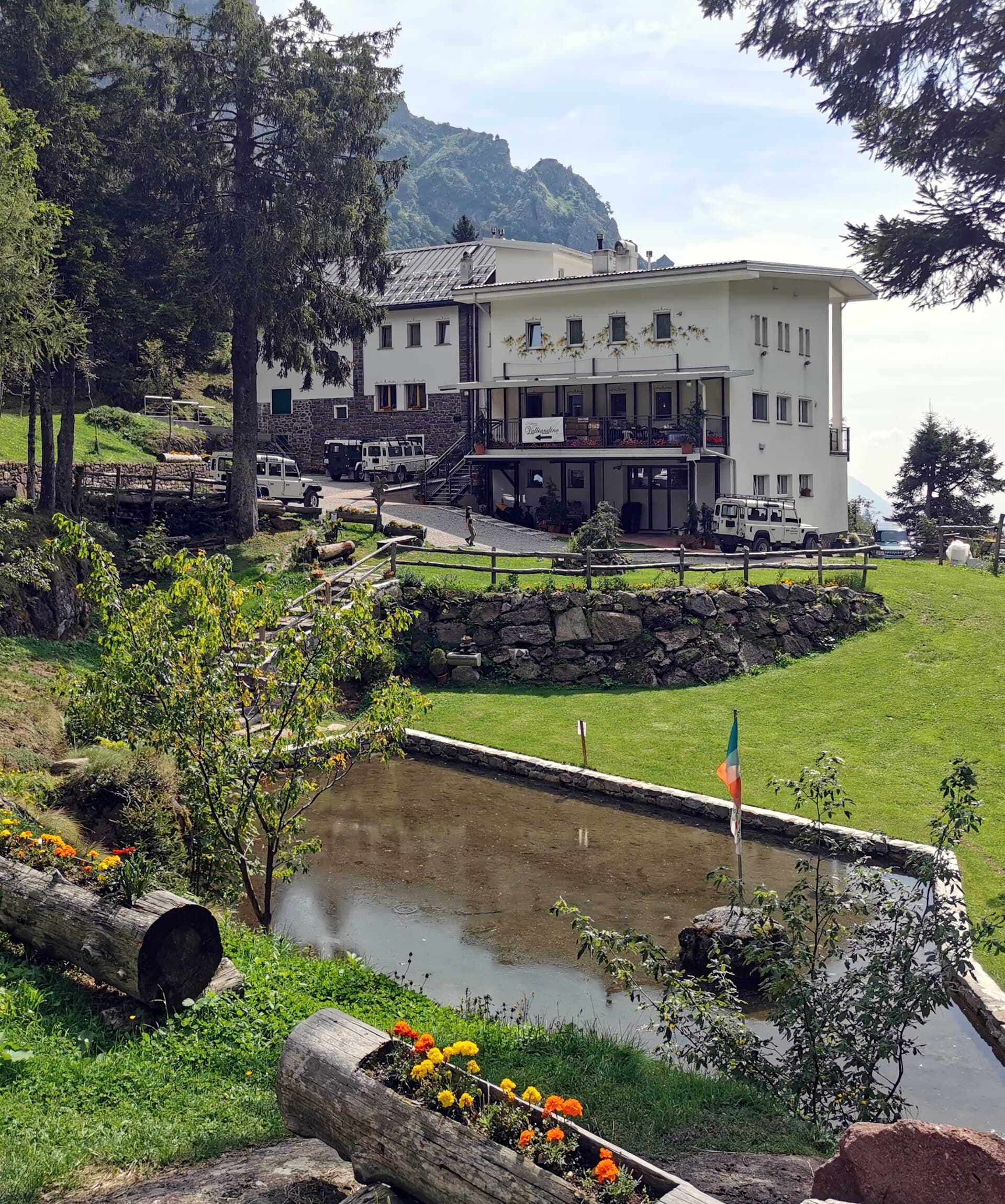 Rifugio Valbiandino (via Wikimedia Commons, CC0)