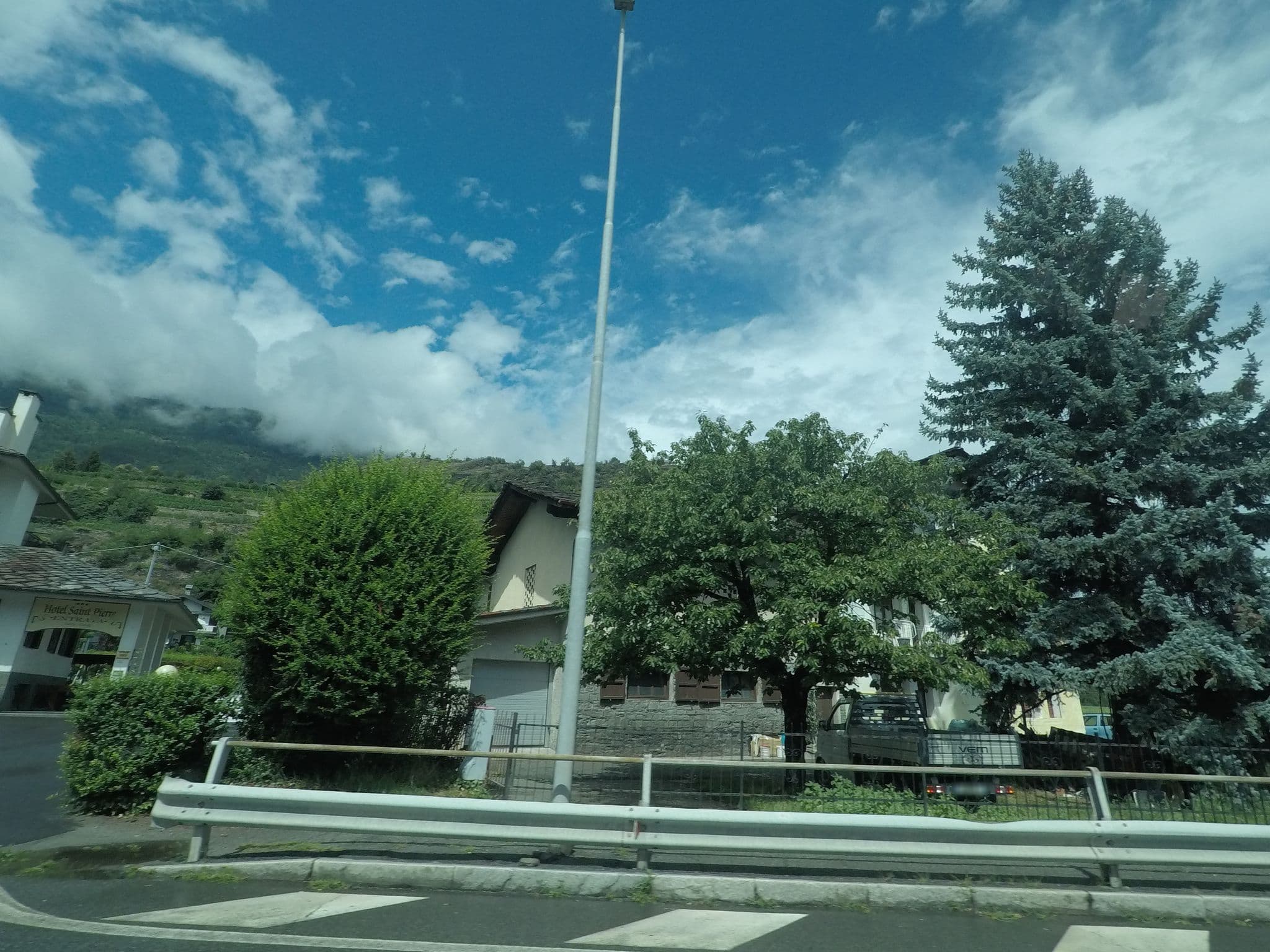 Street view near Hotel Saint-Pierre, Saint-Pierre — © bcostacurta (CC BY-SA · Mapillary)