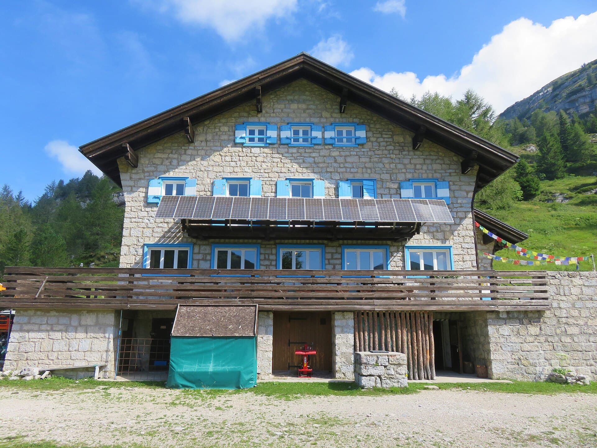 Rifugio Alpe Pozza - Vincenzo Lancia (via Wikimedia Commons, CC BY-SA 4.0)