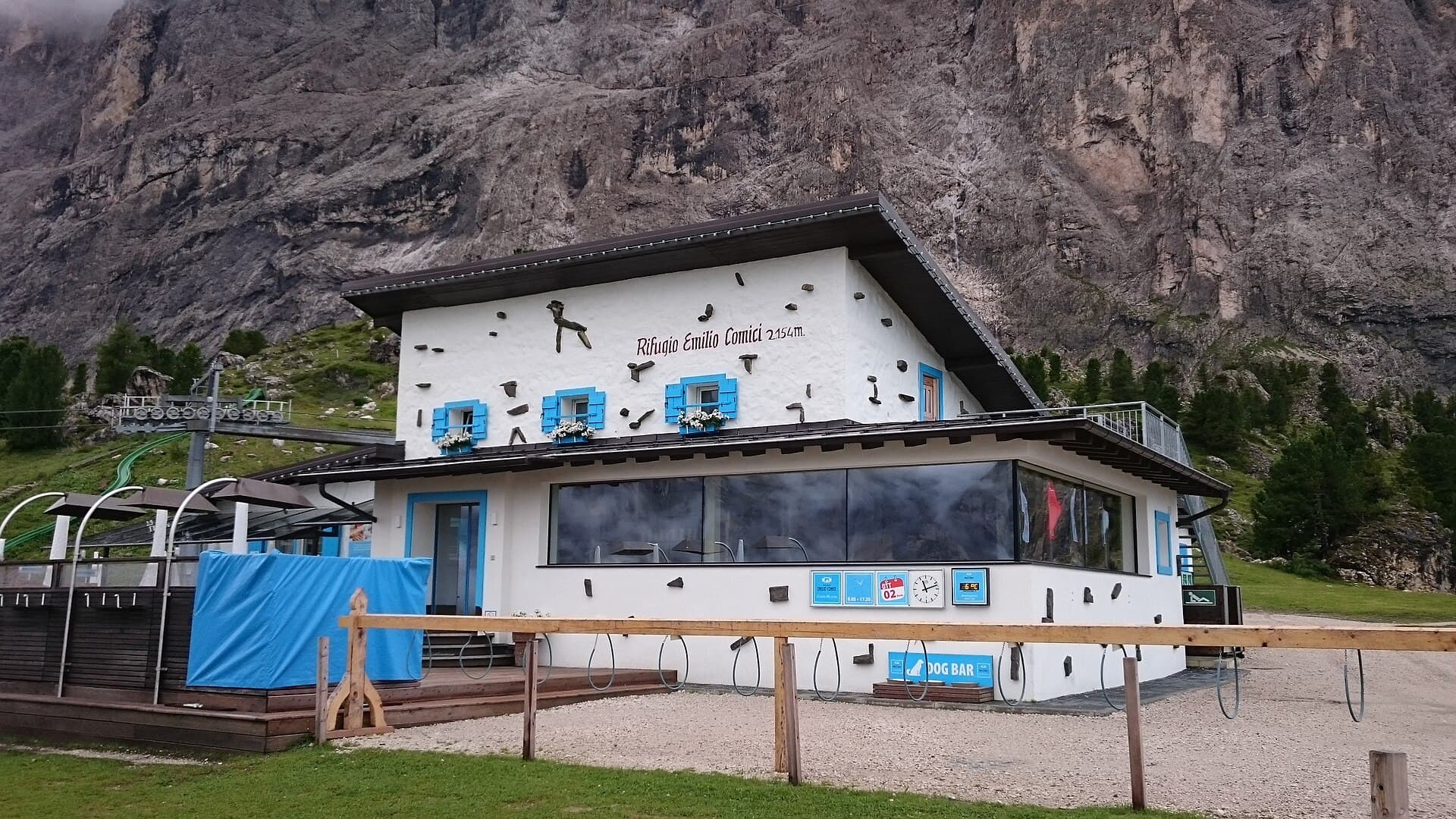 Emilio-Comici-Hütte - Rifugio Emilio Comici (via Wikimedia Commons, CC BY 4.0)