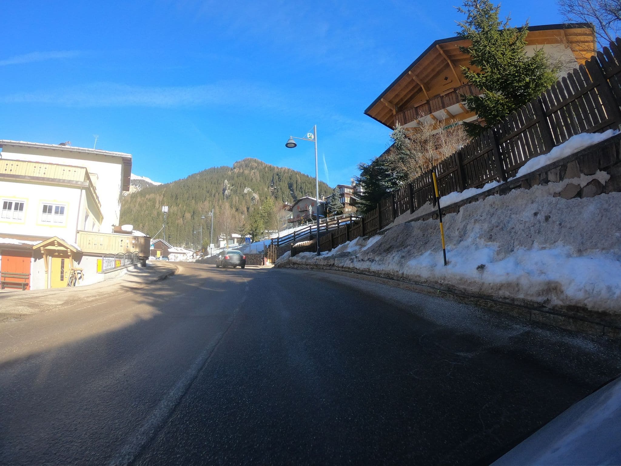 Street view near Césa Mésdi, Canazei