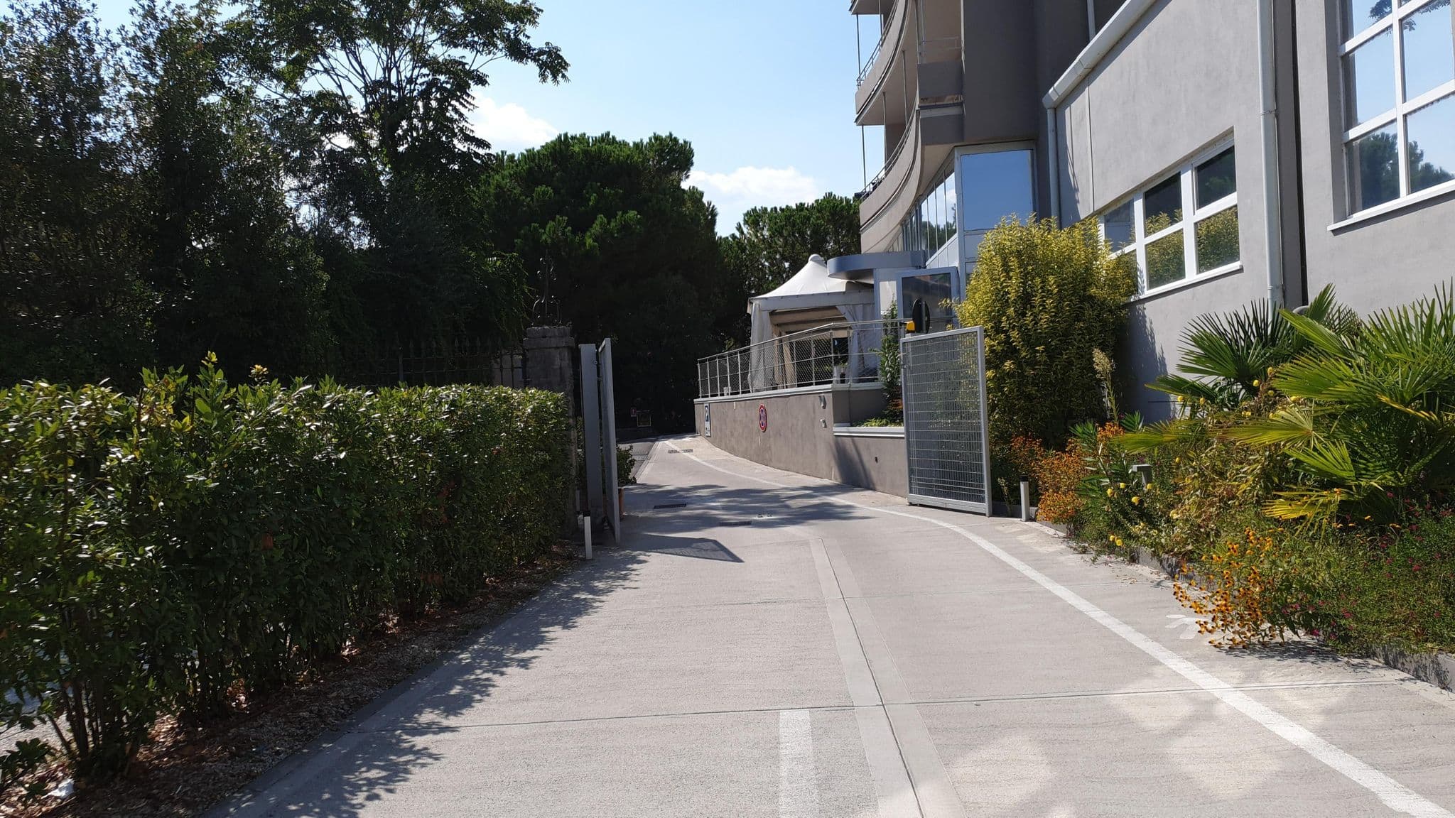 Street view near Villa Ondina, Gardone Riviera — © jopparn (CC BY-SA · Mapillary)