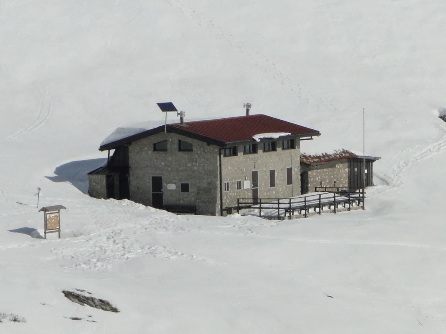Rifugio Baita Golla (via Wikimedia Commons, CC BY-SA 4.0)