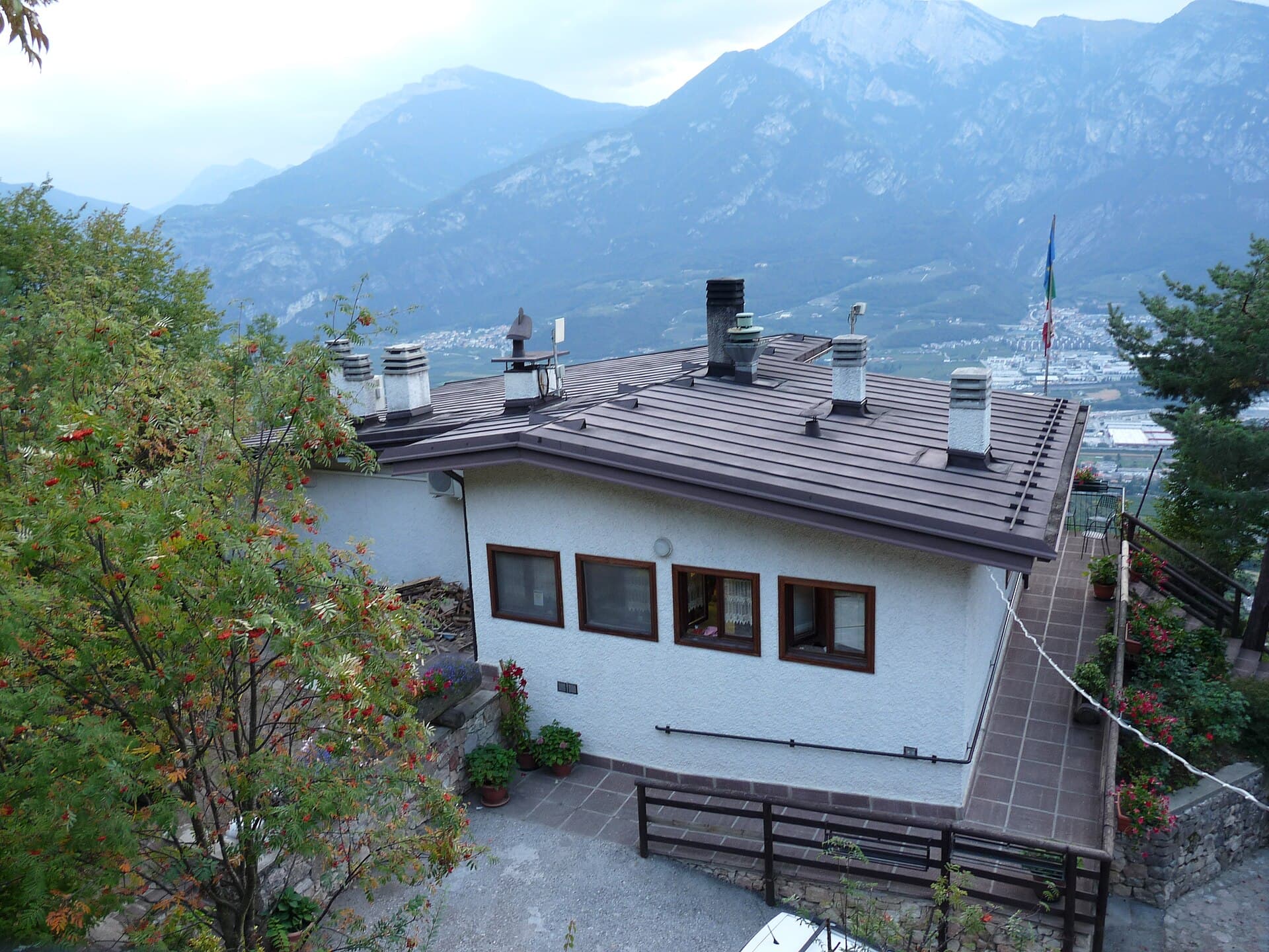 Rifugio Bindesi - Pino Prati (via Wikimedia Commons, CC BY-SA 3.0)
