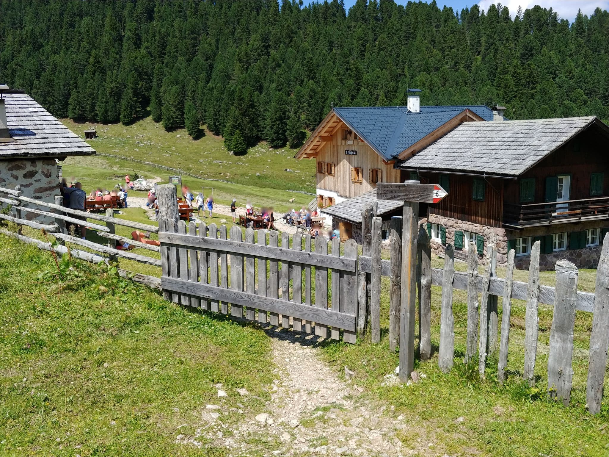Street view near Brogleshütte - Rifugio Malga Brogles, Funes - Villnoess — © highlander (CC BY-SA · Mapillary)