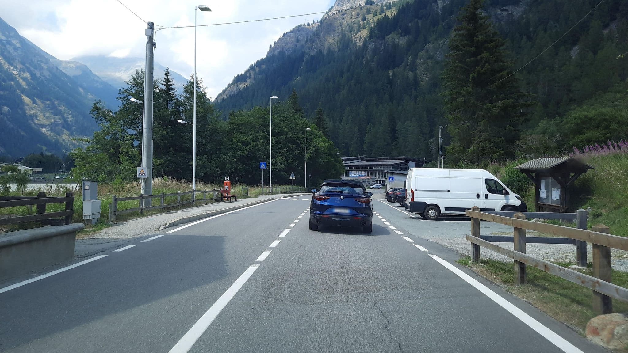 Street view near Il vecchio Stadel, Ayas — © musuruan (CC BY-SA · Mapillary)