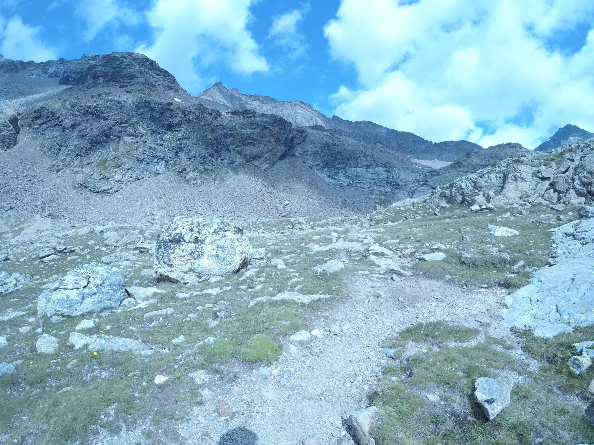 Street view near Bivacco Duccio Manenti, Valtournenche — © bcostacurta (CC BY-SA · Mapillary)