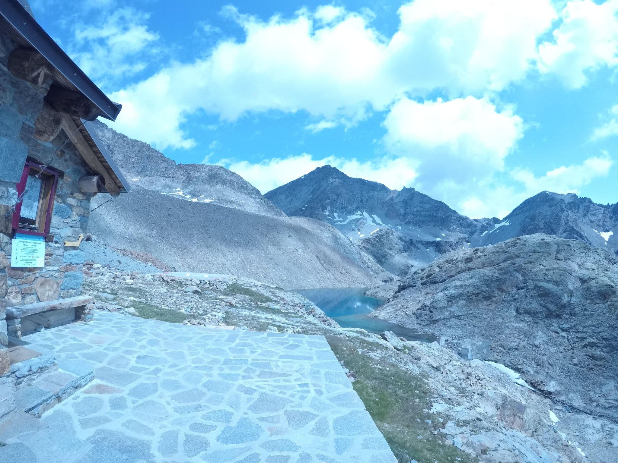 Street view near Rifugio Perucca-Vuillermoz, Valtournenche — © bcostacurta (CC BY-SA · Mapillary)