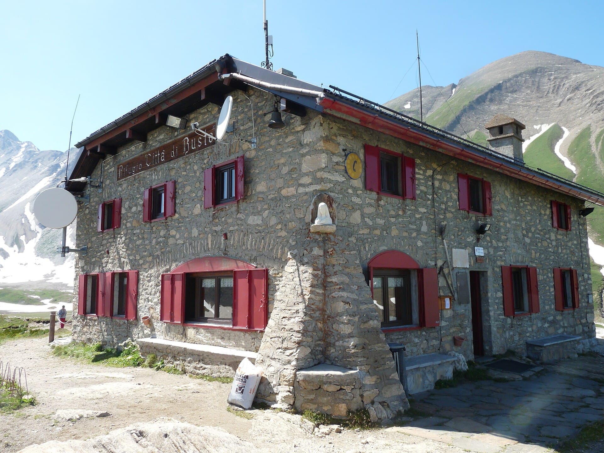 Rifugio Città di Busto (via Wikimedia Commons, CC BY-SA 3.0)